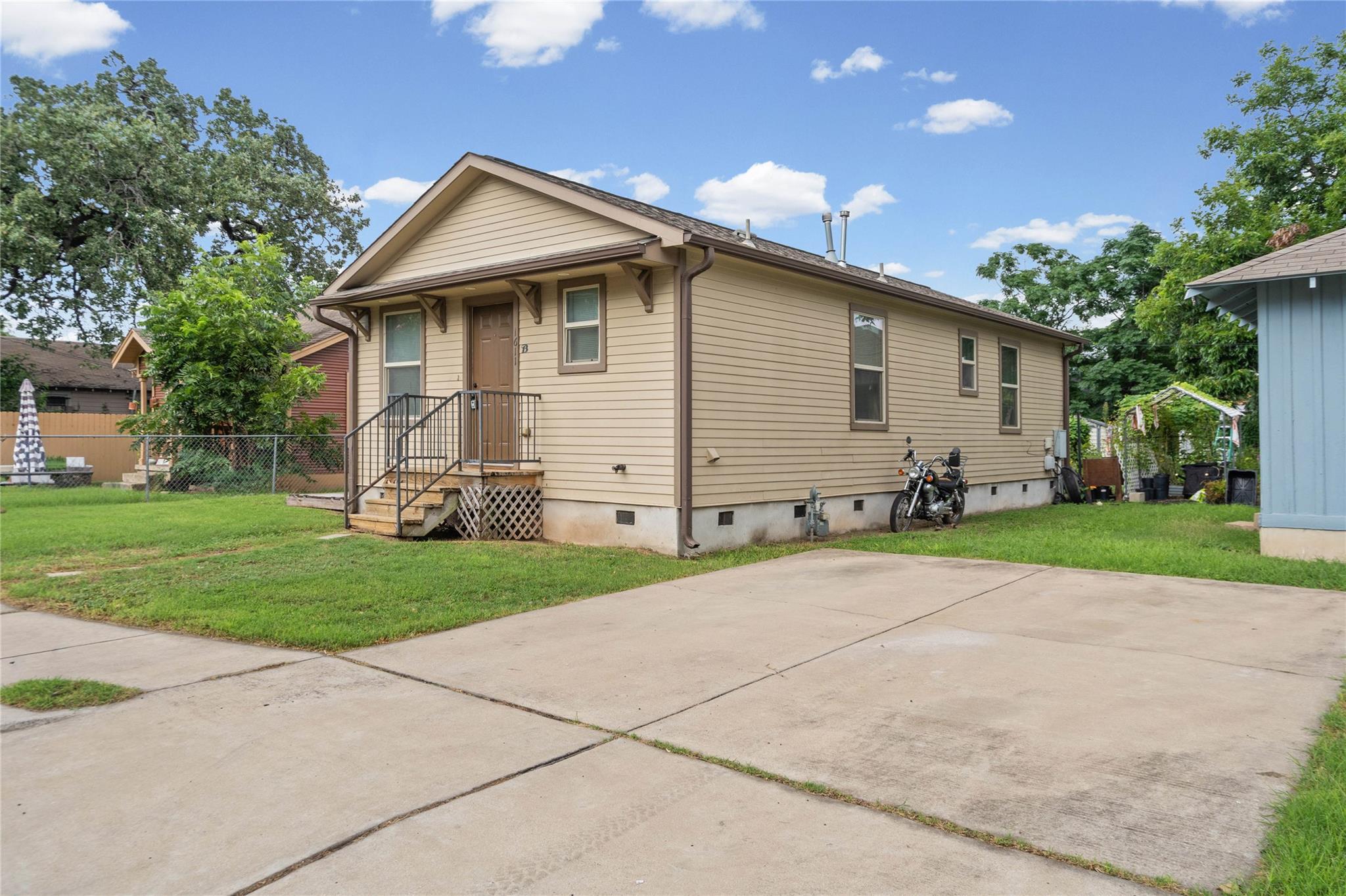 1611 13th ST #B, Austin, TX 78702 photo 2