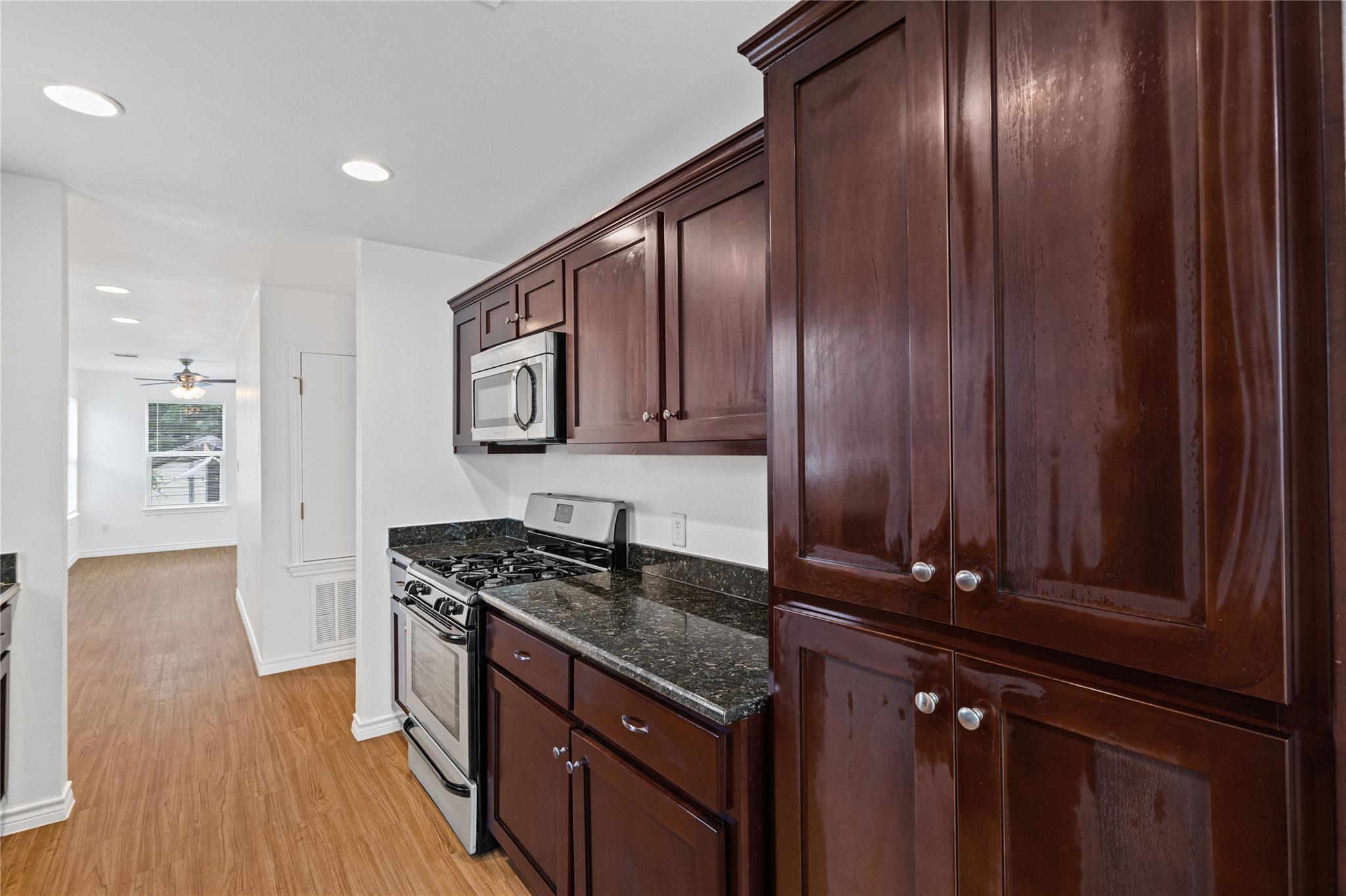 1611 13th ST #B, Austin, TX 78702 photo 3