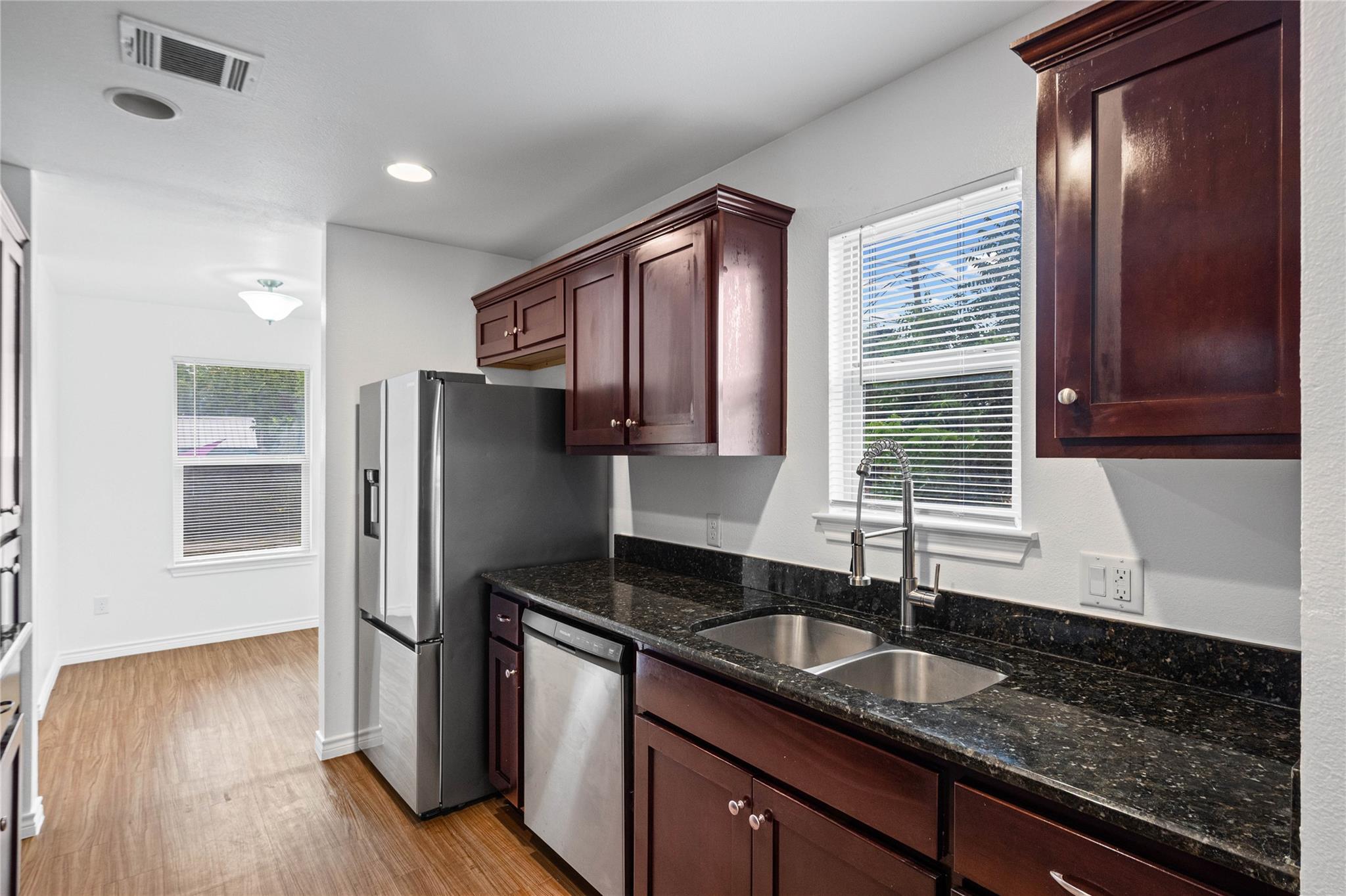 1611 13th ST #B, Austin, TX 78702 photo 4