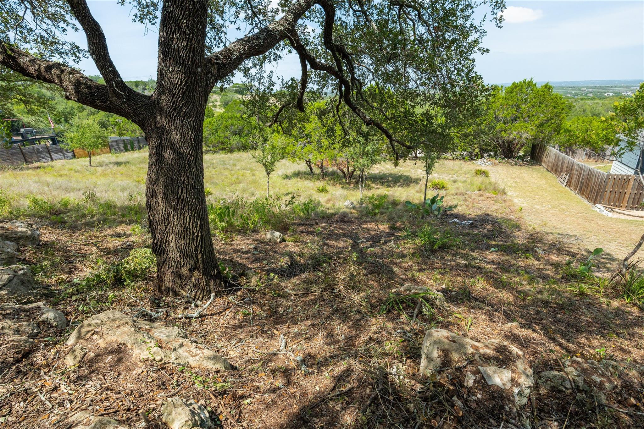 912 Daviot DR, Spicewood, TX 78669 photo 3