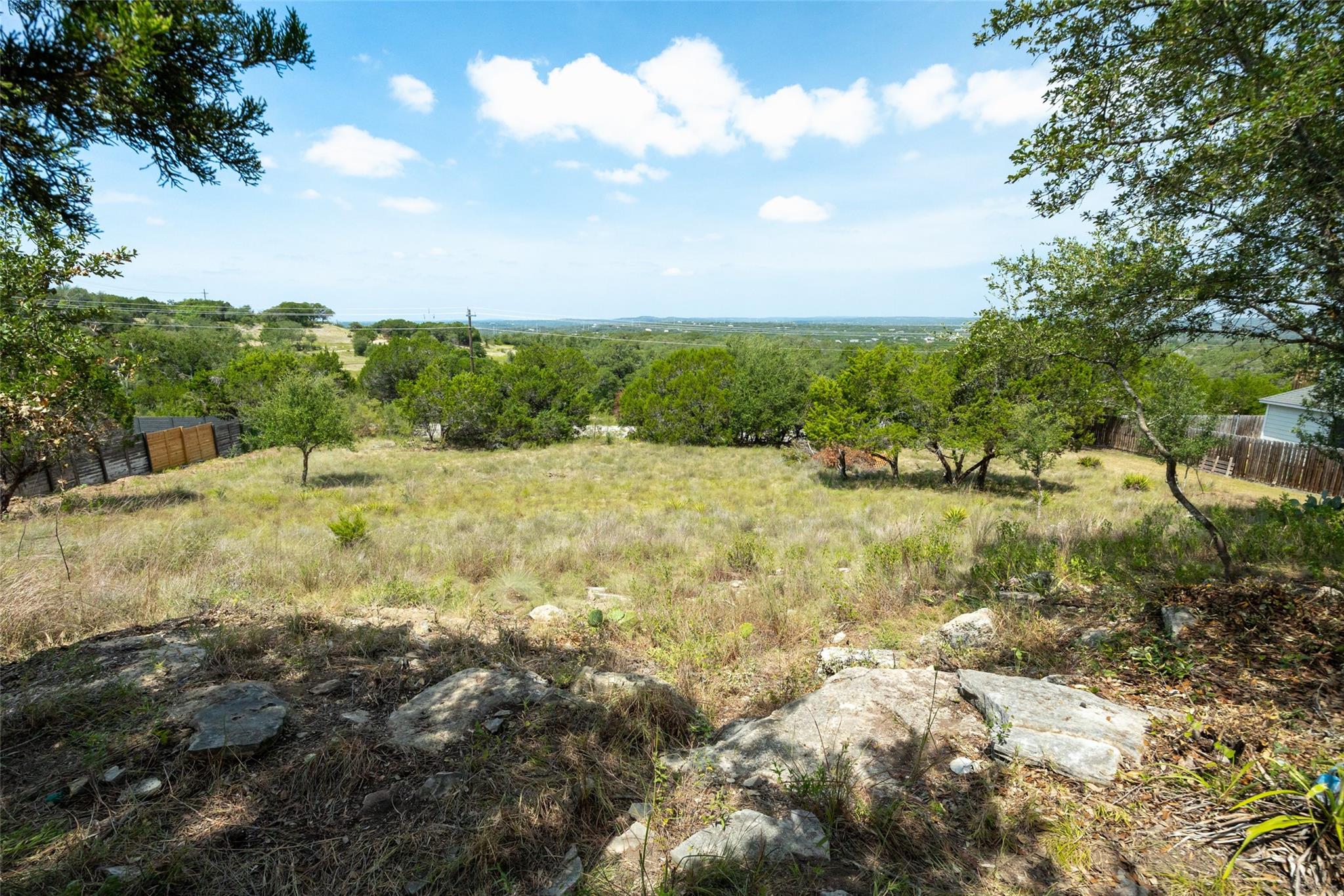 912 Daviot DR, Spicewood, TX 78669 photo 4