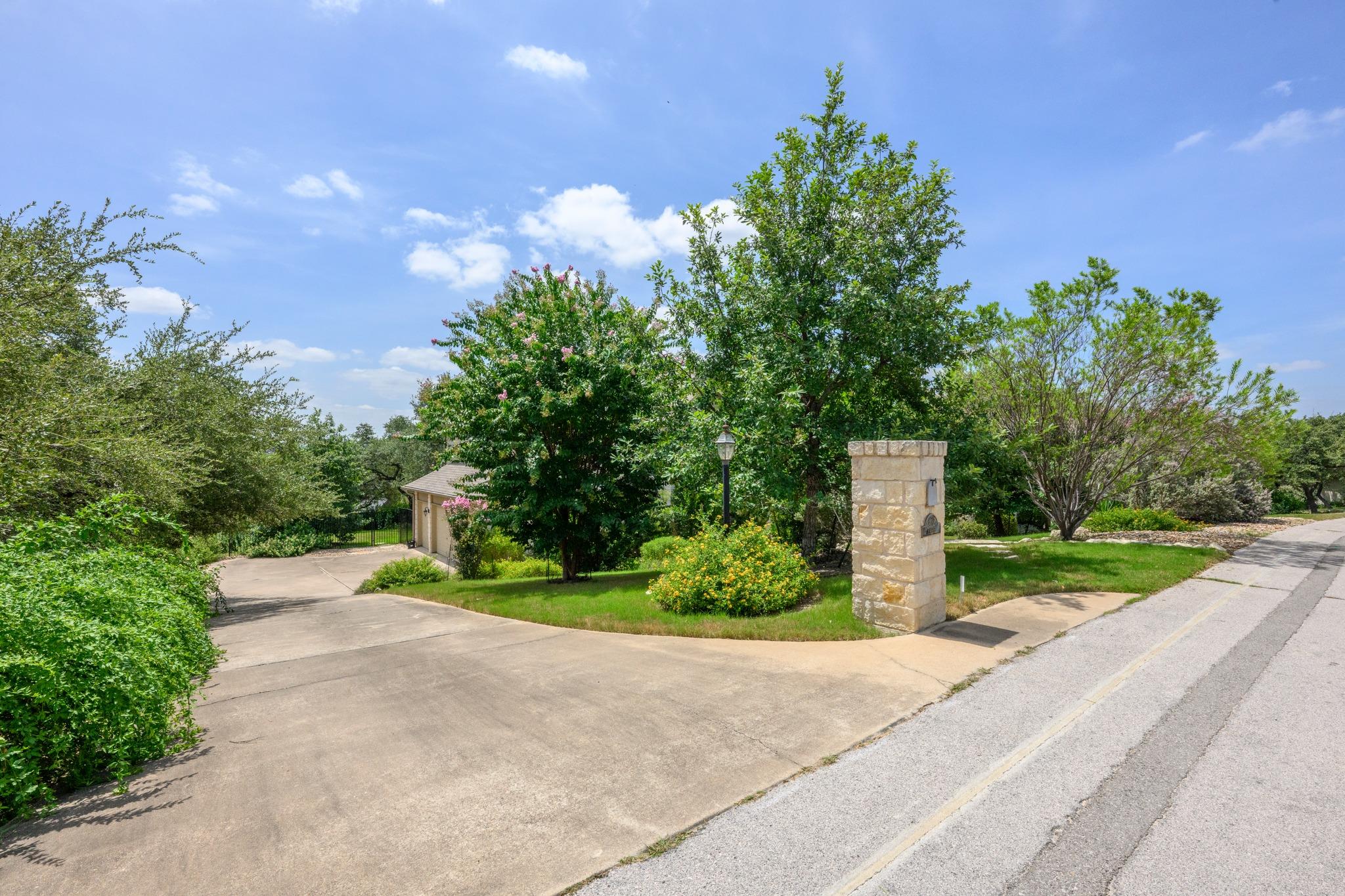 412 Eagle, Lakeway, TX 78734 photo 3