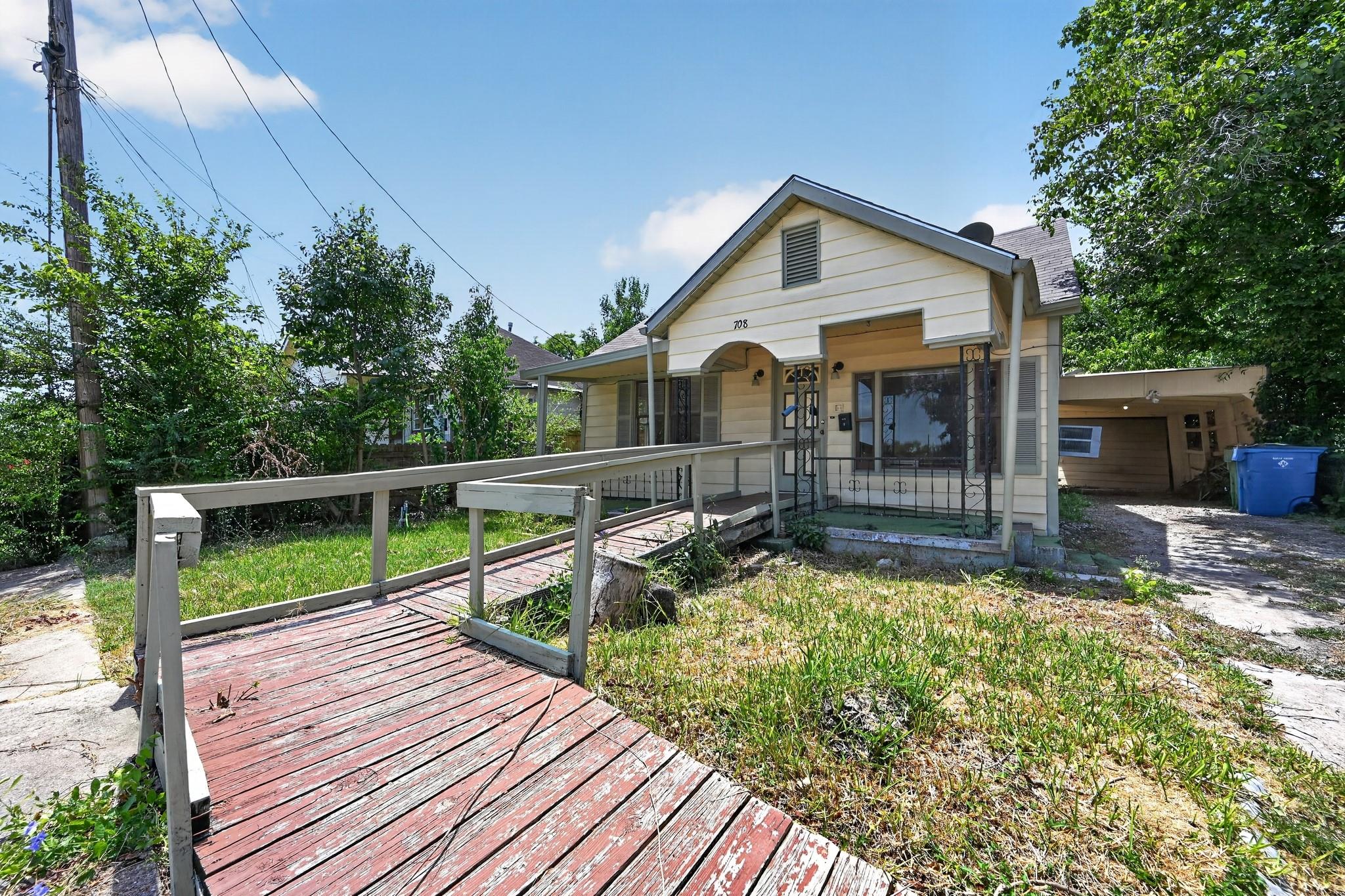 708 Booth ST, Taylor, TX 76574 photo 5