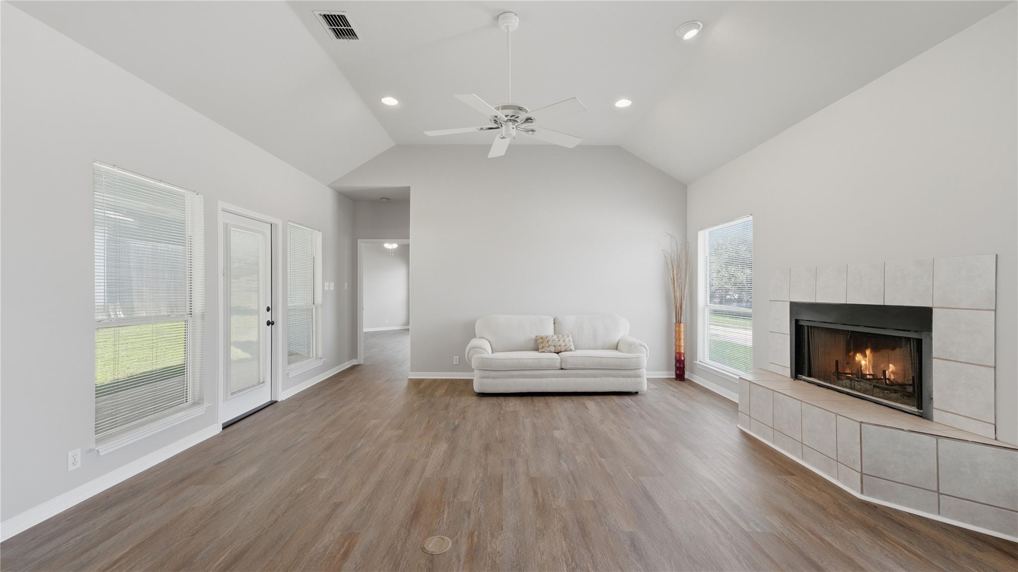 703 Lazy Bluff LN, New Braunfels, TX 78130 photo 5