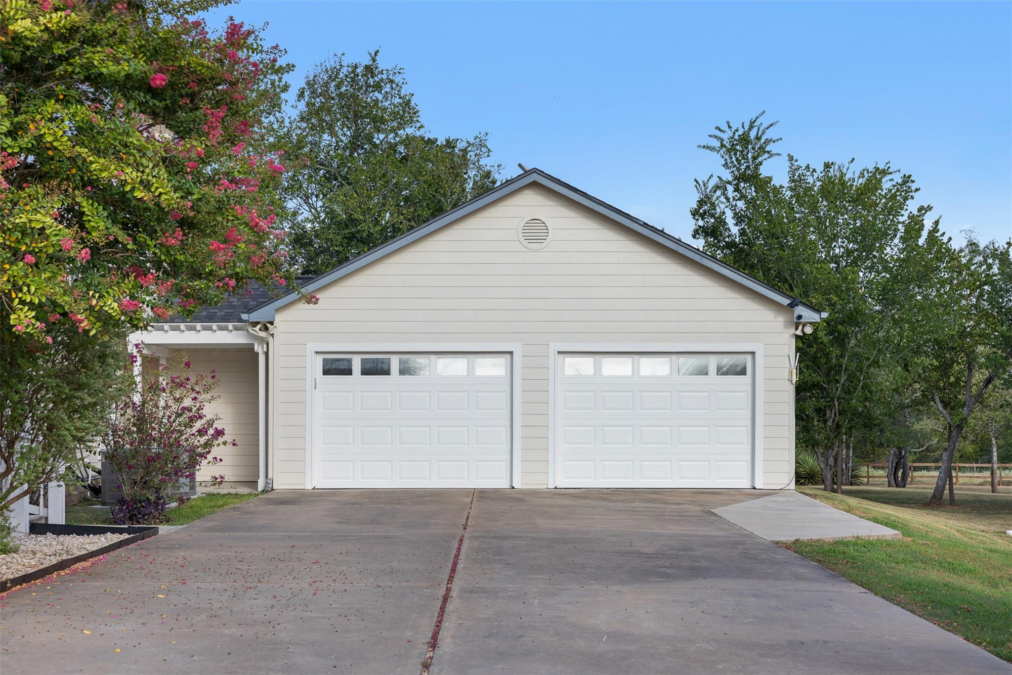 577 Herron TRL, McDade, TX 78650 photo 3