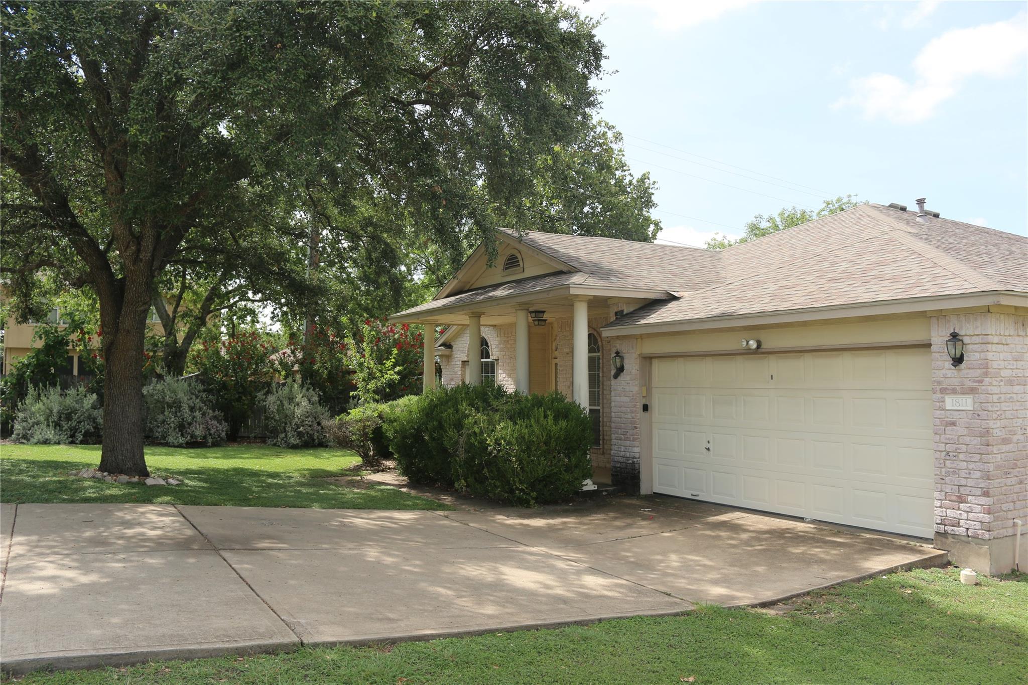 1811 Pflugerville PKWY, Round Rock, TX 78664 photo 2