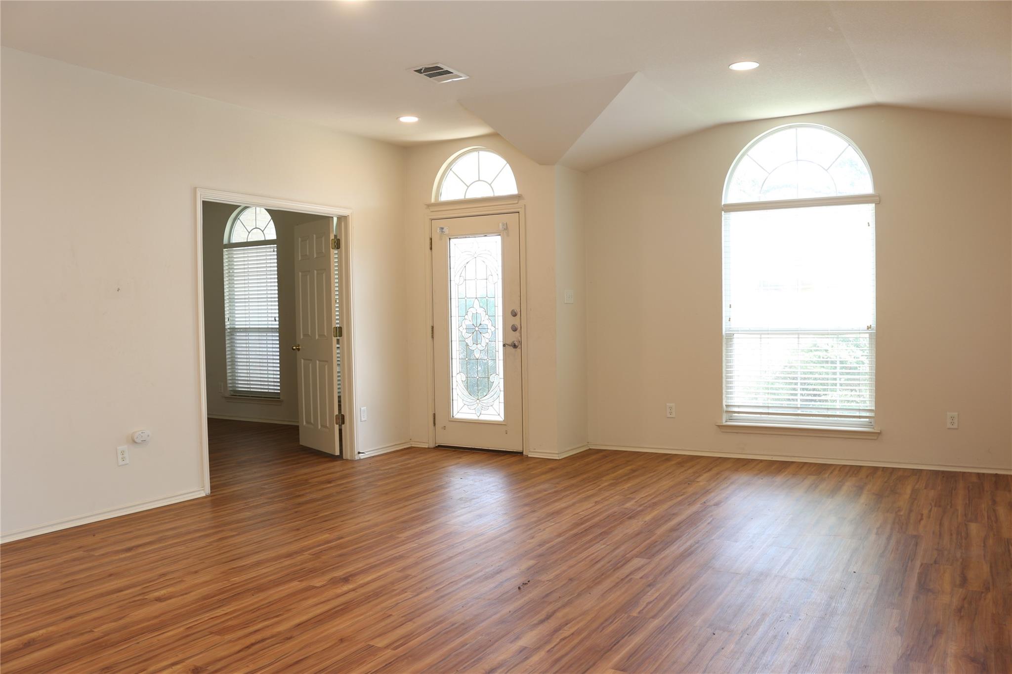 1811 Pflugerville PKWY, Round Rock, TX 78664 photo 3