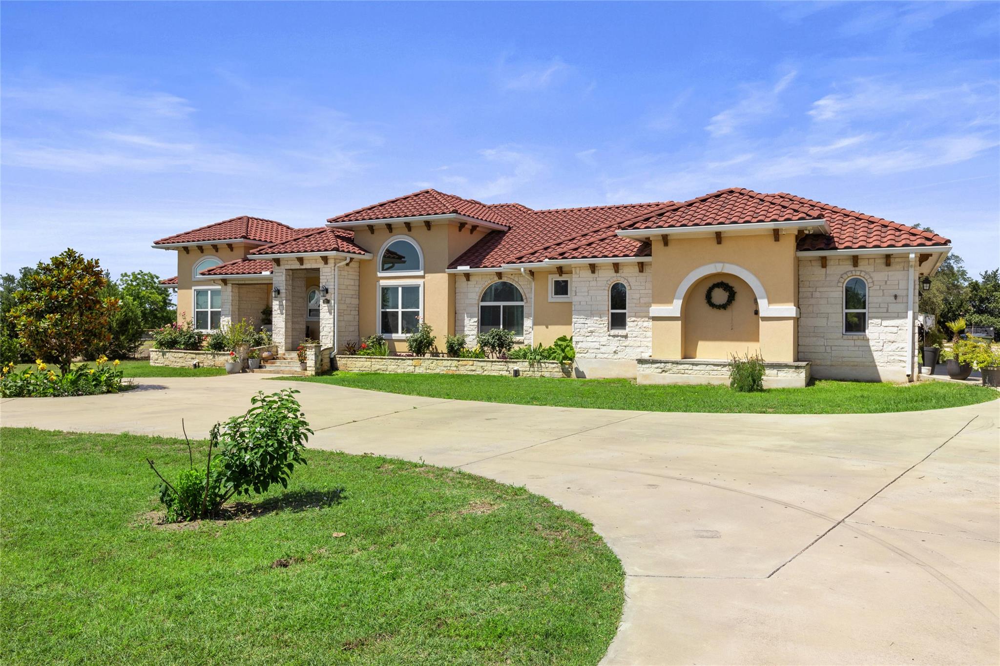 129 Lakewood TRL, Leander, TX 78641 photo 2