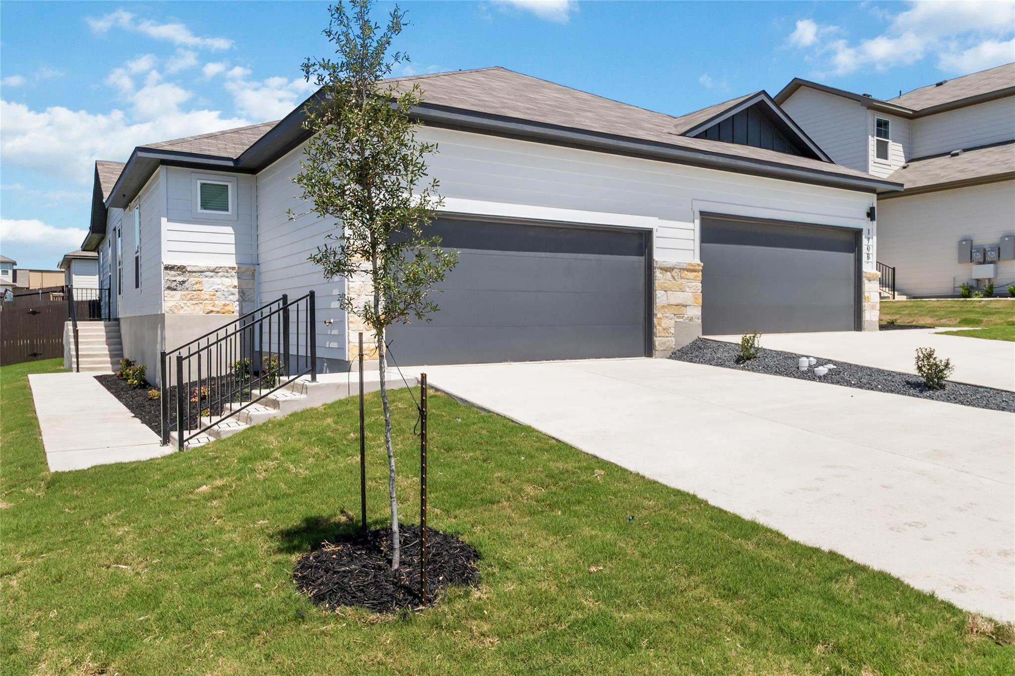 1008 Staglin ST, Buda, TX 78610 photo 2