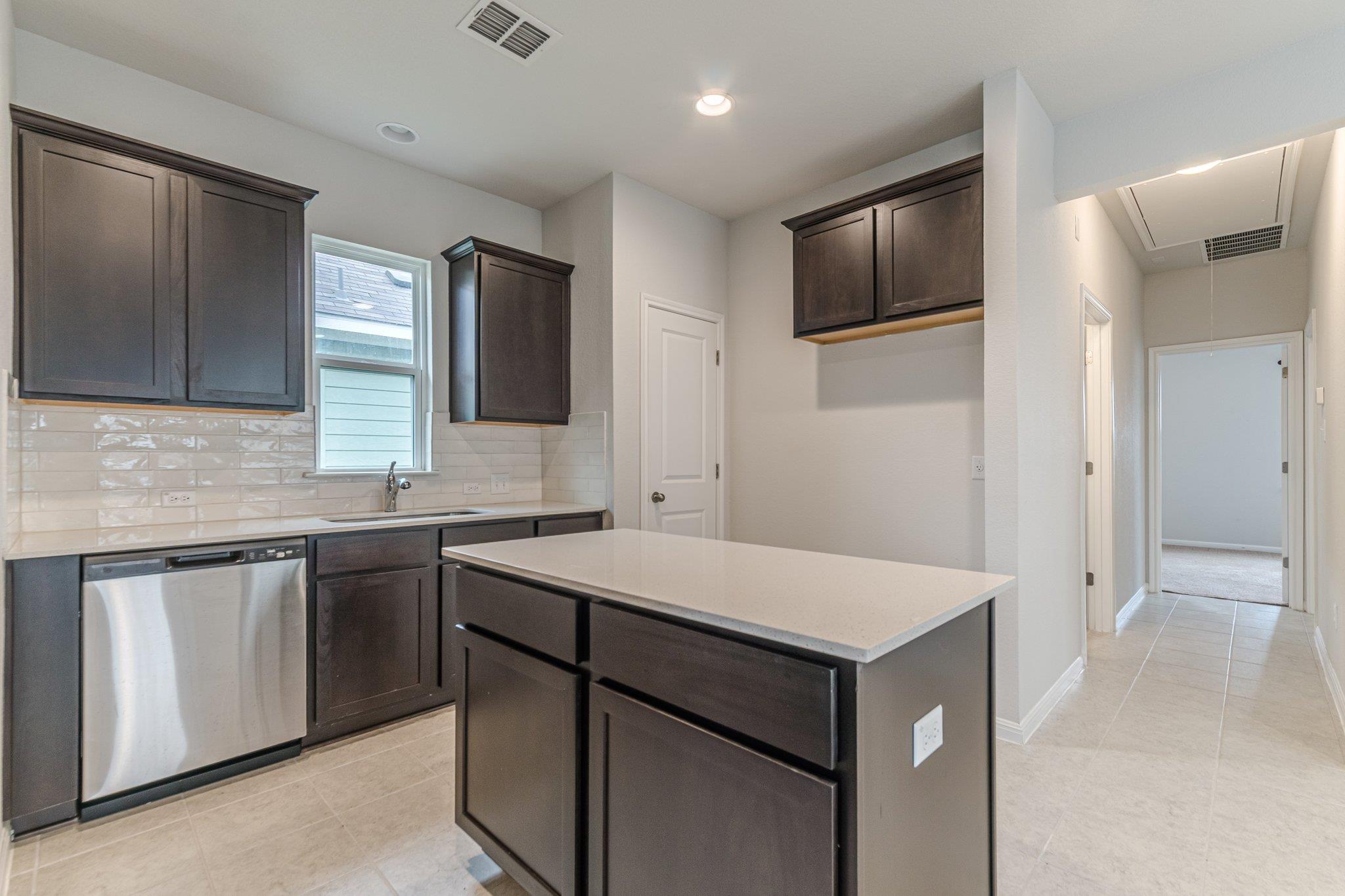 1064 Esplanade PKWY, San Marcos, TX 78666 photo 5