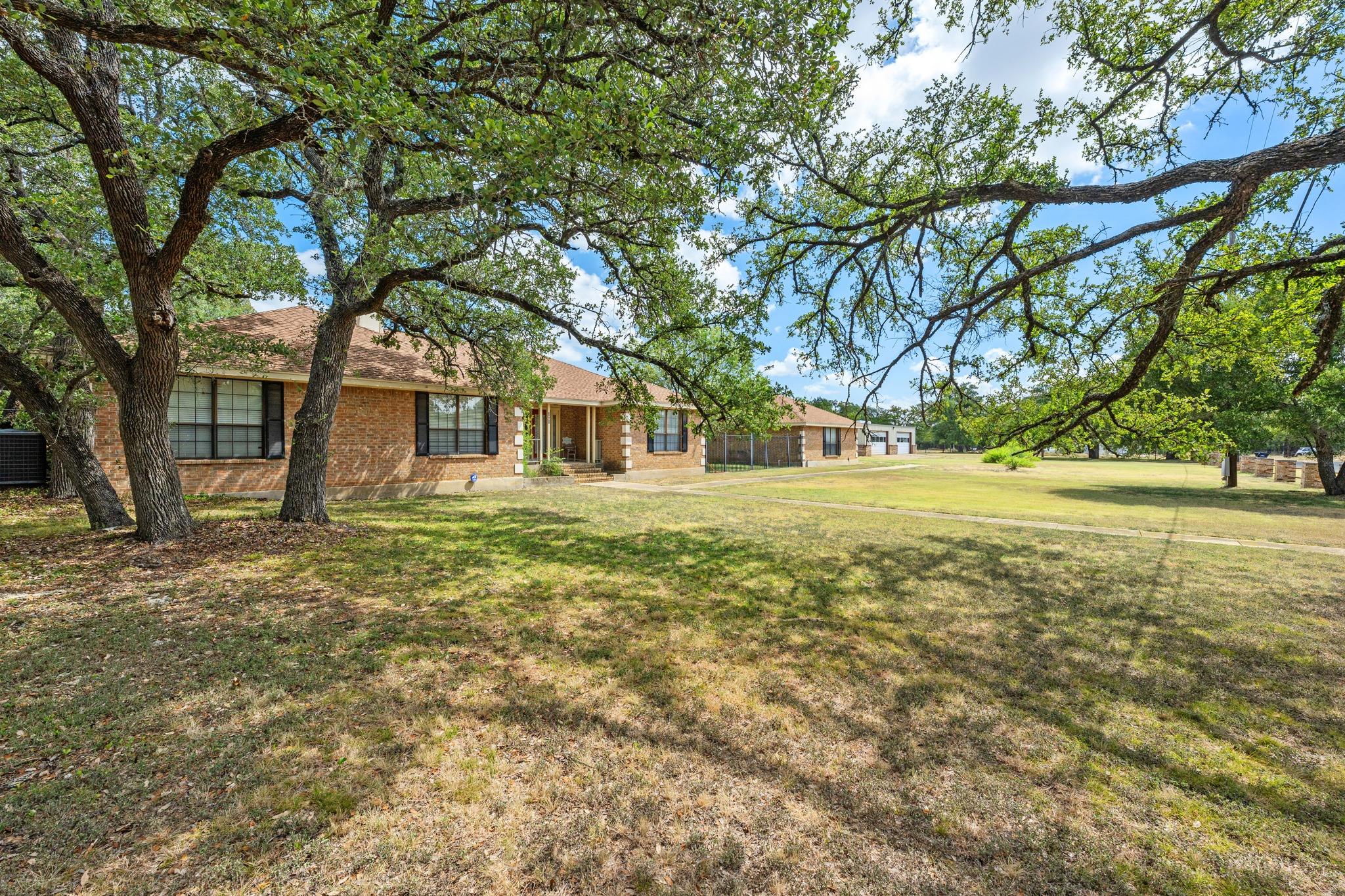 2852 Cedar Hollow RD, Georgetown, TX 78628 photo 2