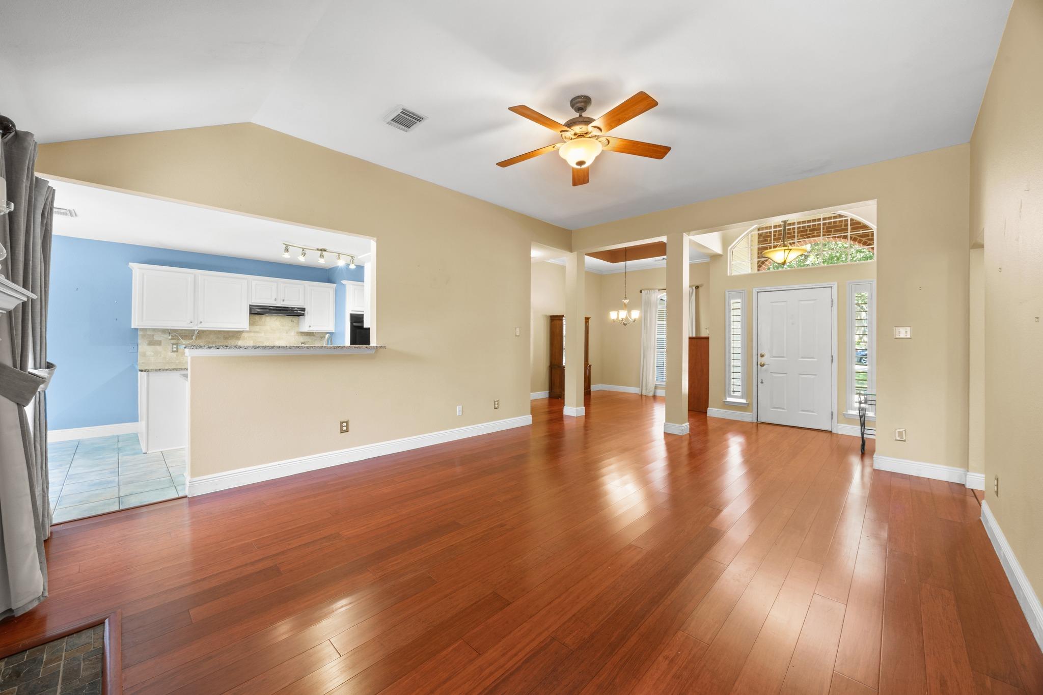9123 Fainwood LN, Austin, TX 78749 photo 5