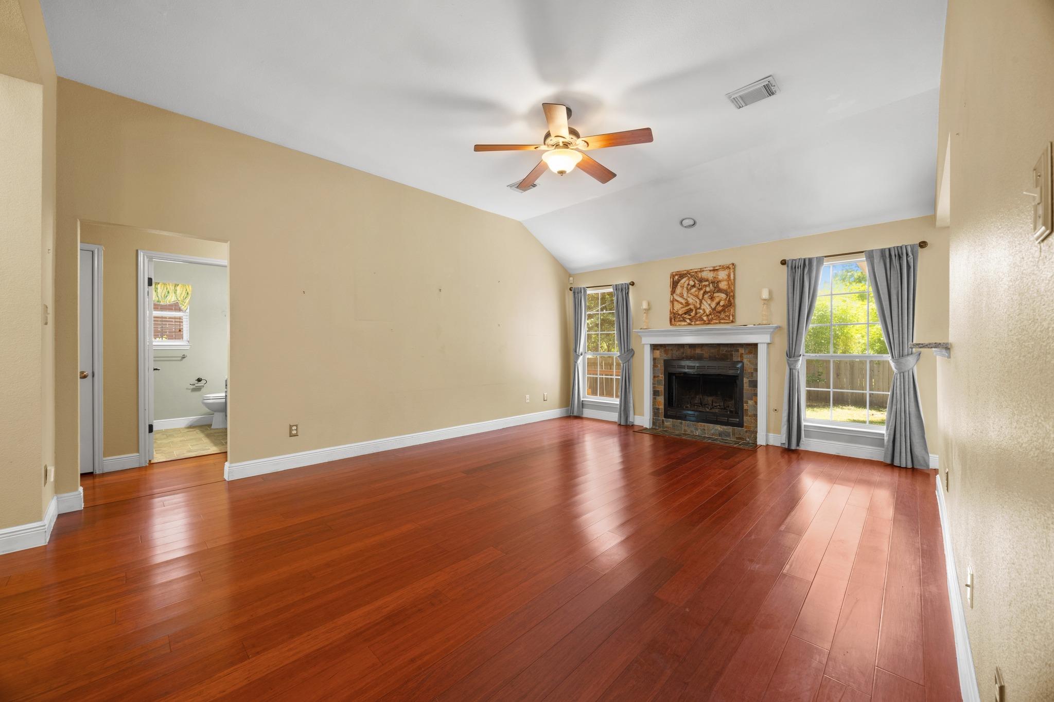 9123 Fainwood LN, Austin, TX 78749 photo 4