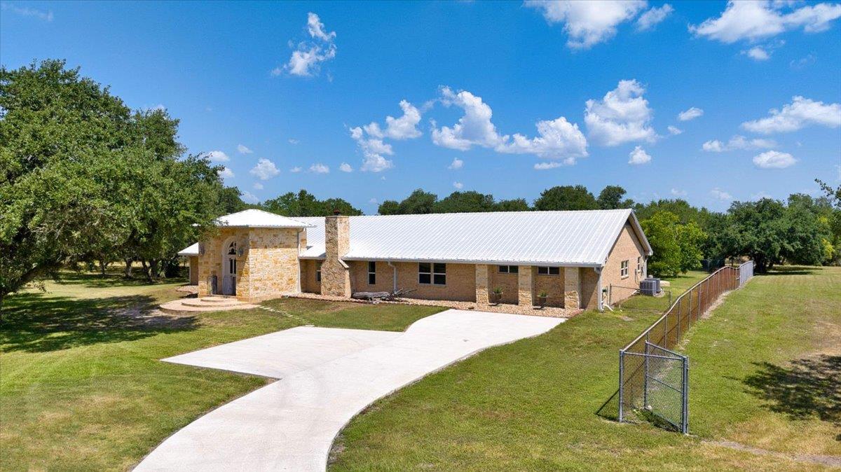 280 Hebron Church RD, Yoakum, TX 77995 photo 3