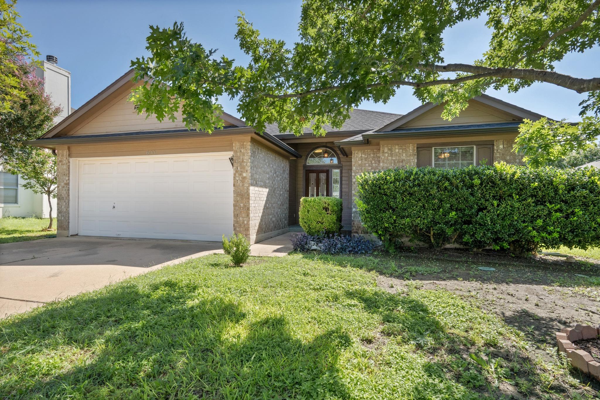 600 Sparkling Brook LN, Leander, TX 78641 photo 2