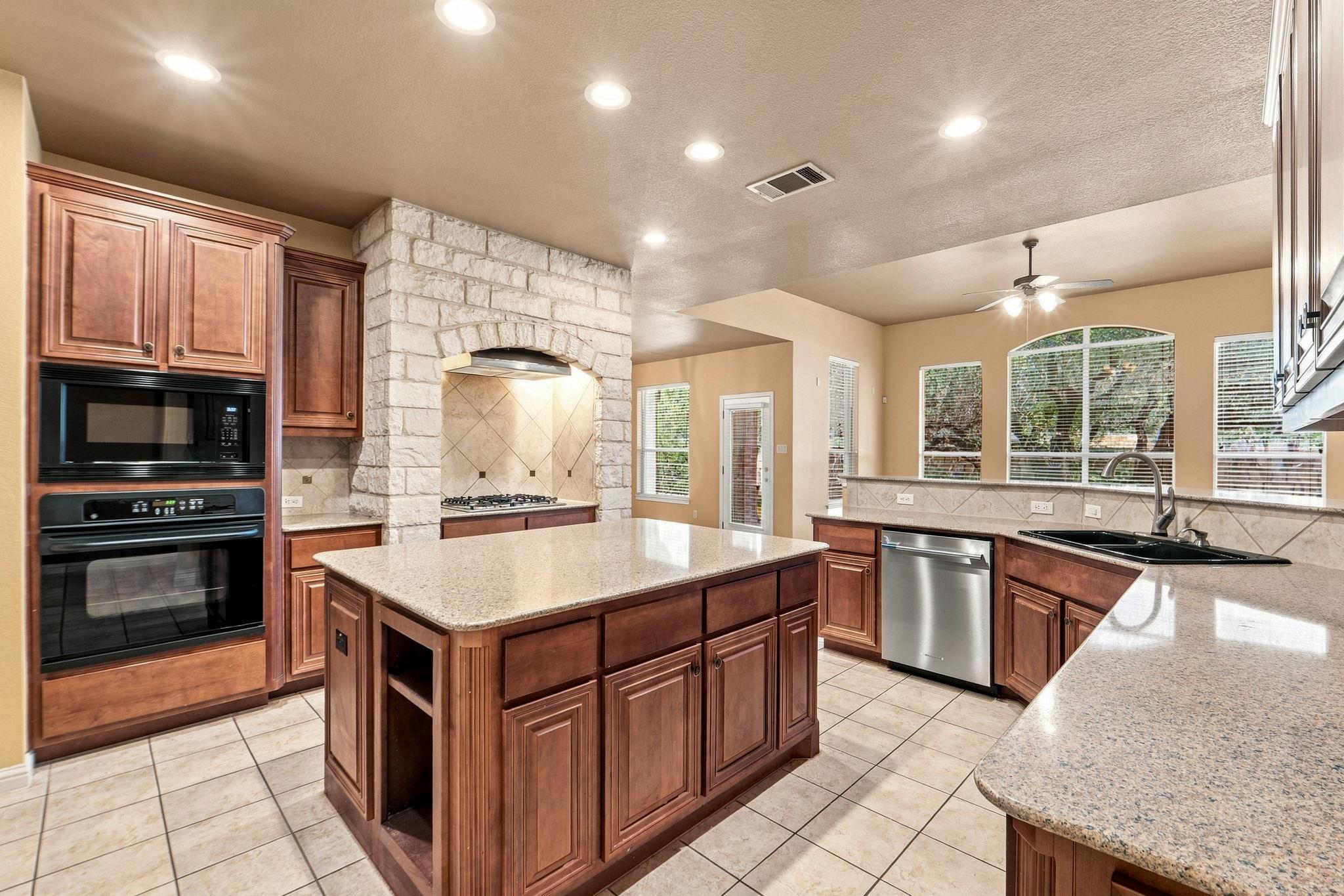 2909 Arbor CT, Round Rock, TX 78681 photo 2