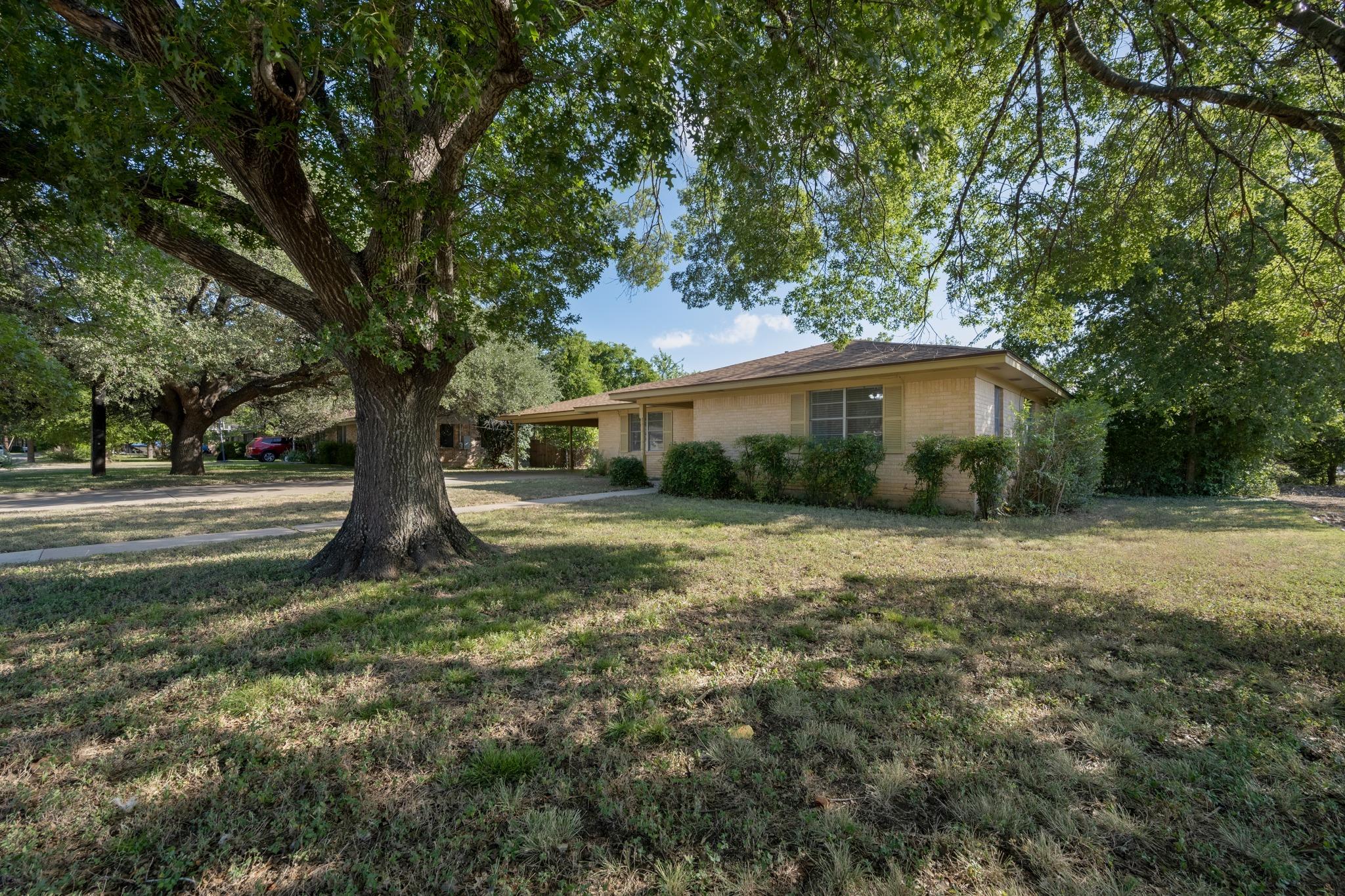 1615 Park LN, Georgetown, TX 78628 photo 2