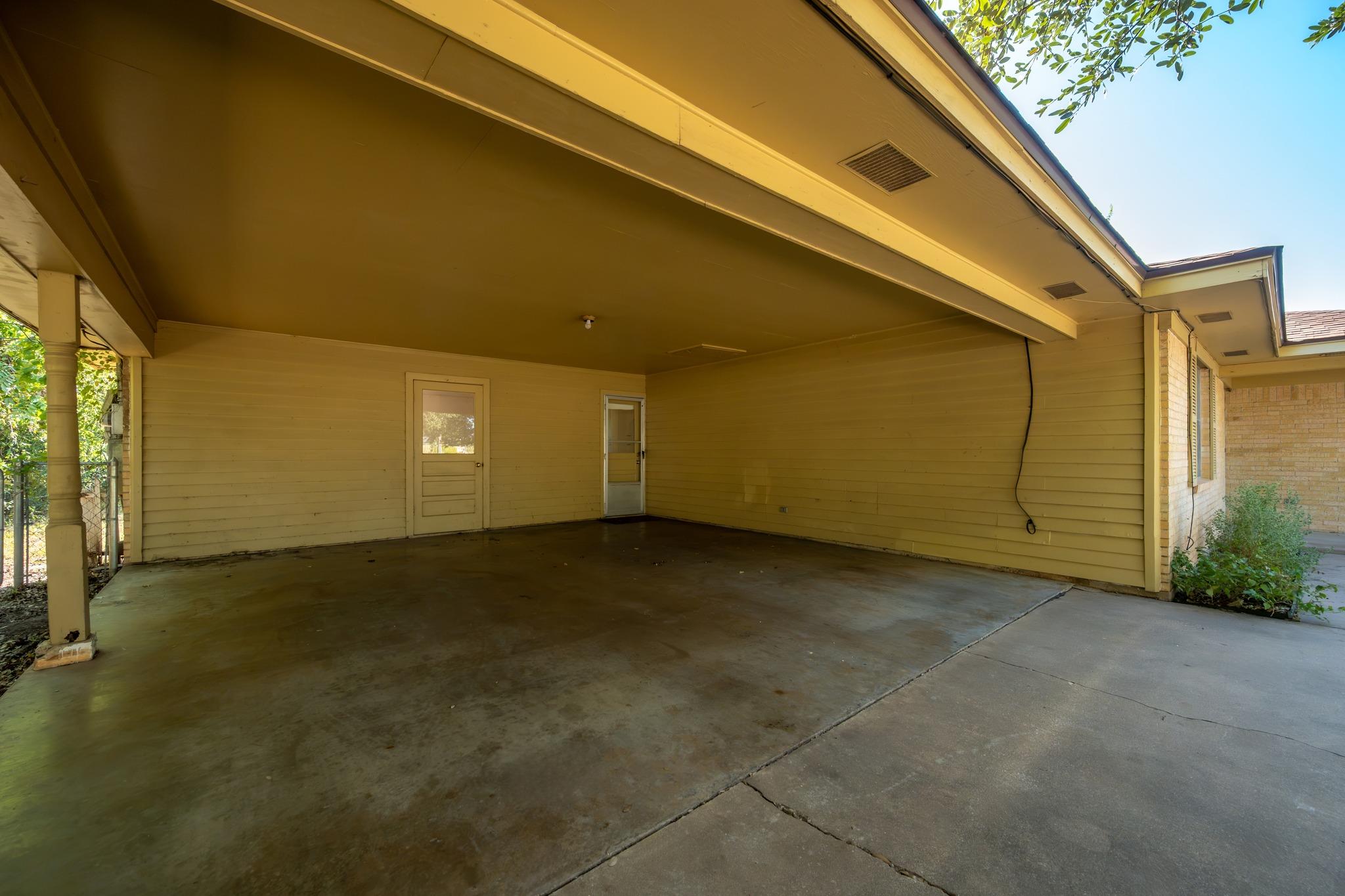 1615 Park LN, Georgetown, TX 78628 photo 4