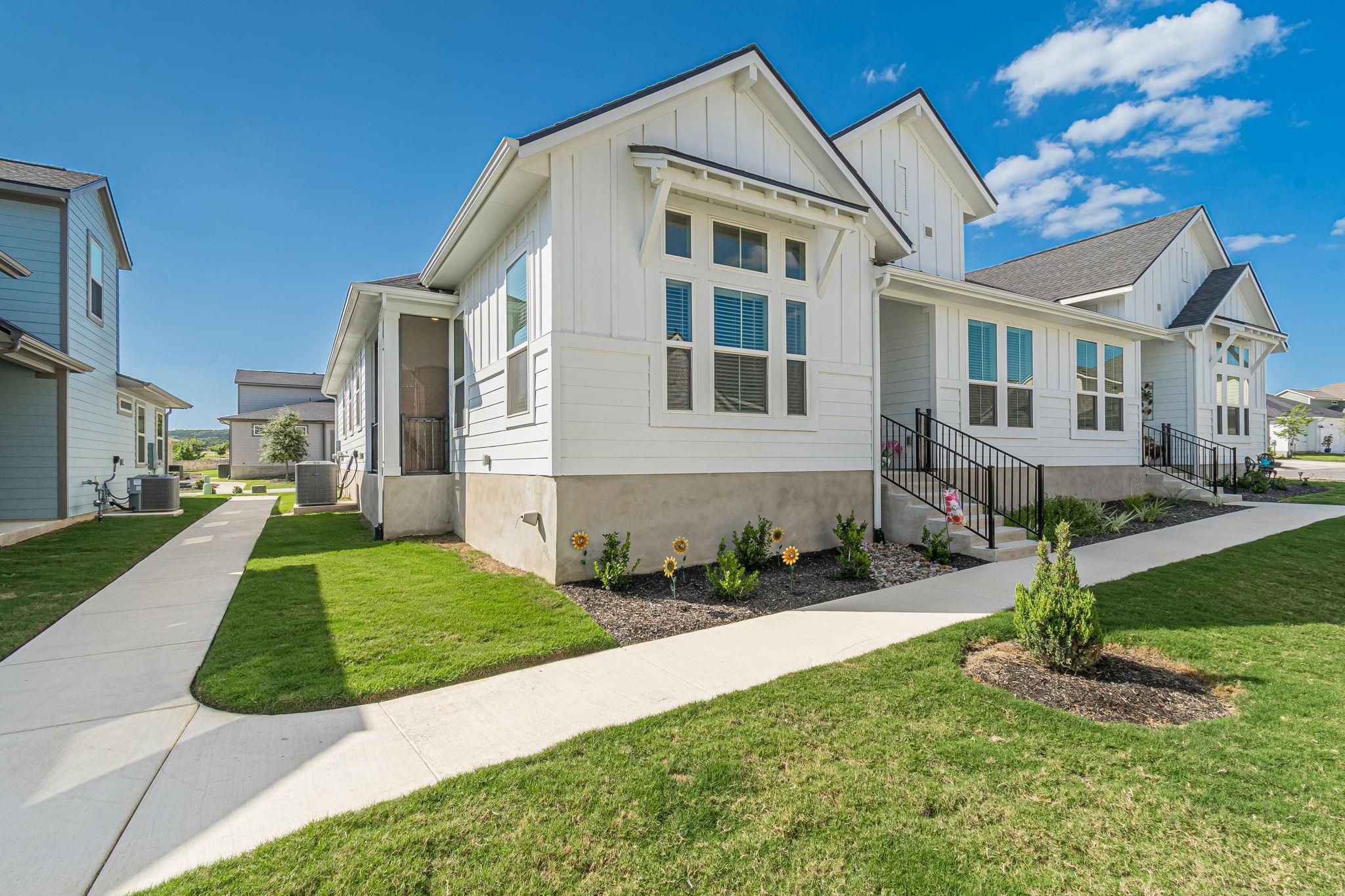 103 San Luis PASS #102, San Marcos, TX 78666 photo 2