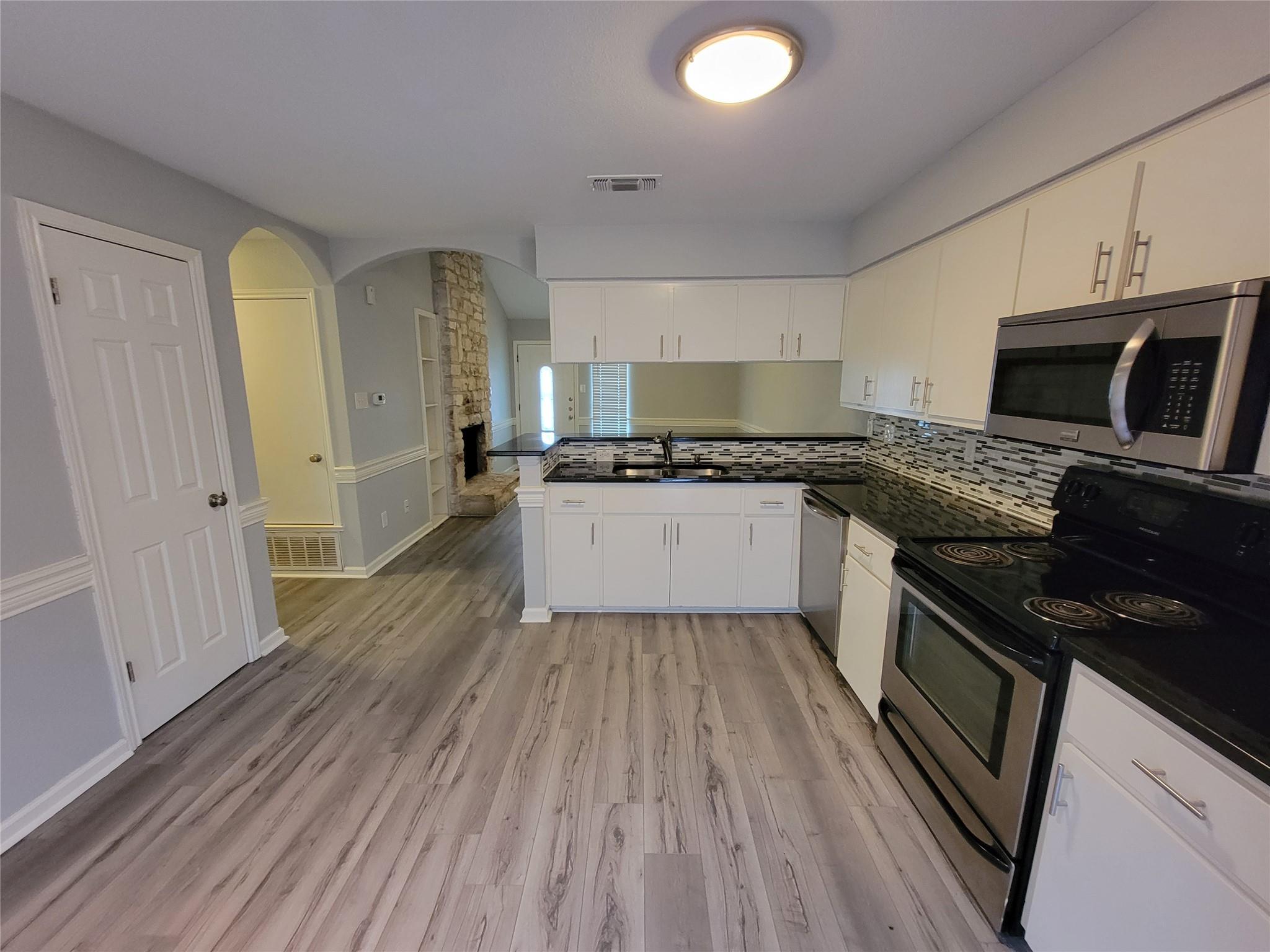 2903 CATALINA #B DR #B, Austin, TX 78741 photo 5