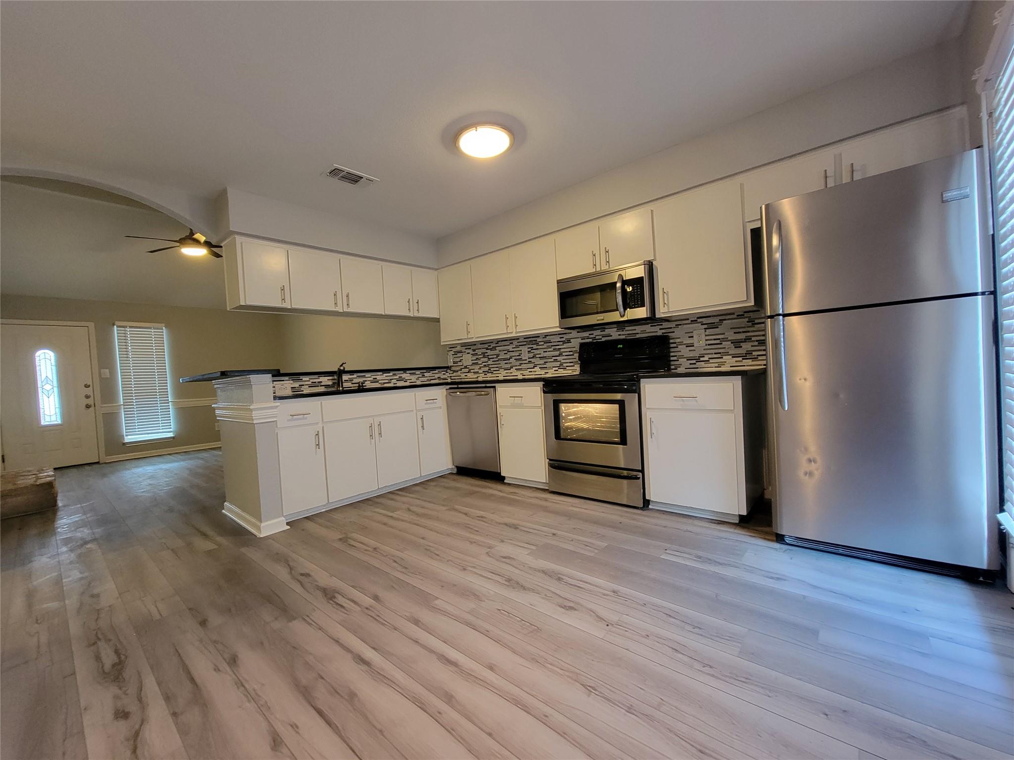 2903 CATALINA #B DR #B, Austin, TX 78741 photo 4