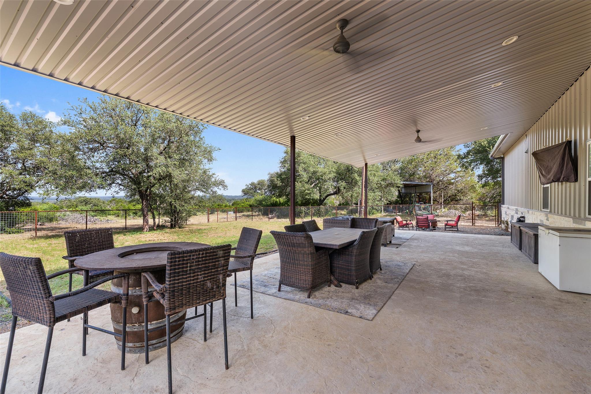 764 Stubbs RD, Johnson City, TX 78636 photo 3