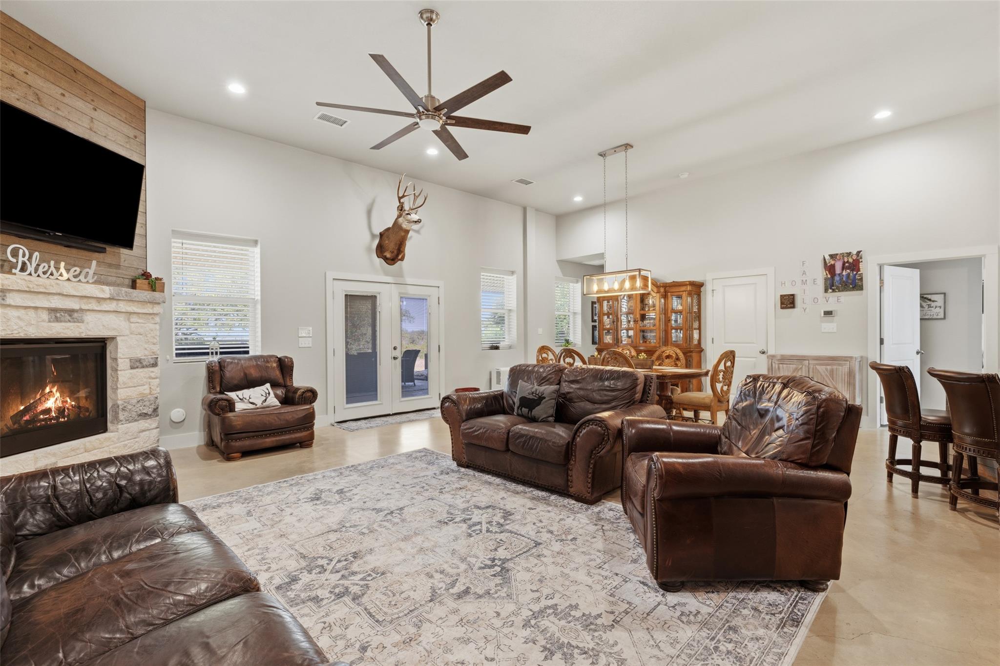 764 Stubbs RD, Johnson City, TX 78636 photo 4