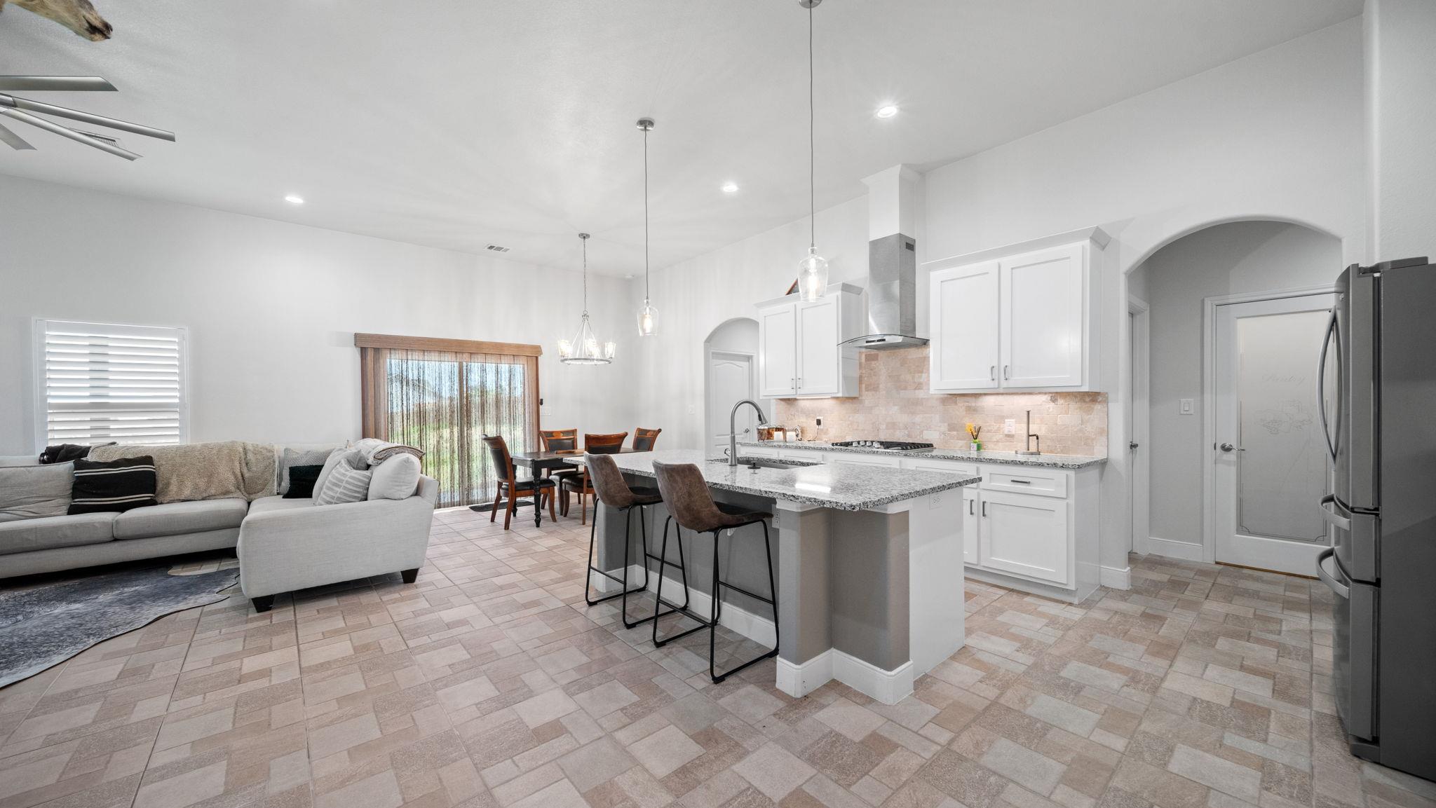 351 Firework LN, Giddings, TX 78942 photo 3