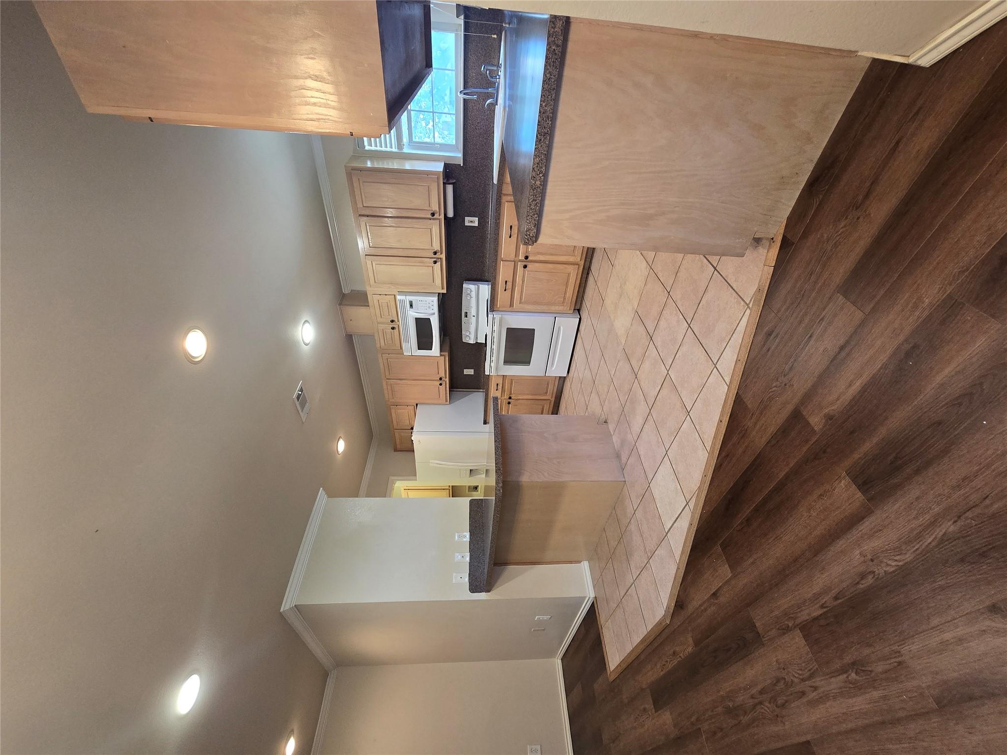711 Beachwood RD, Burnet, TX 78611 photo 5