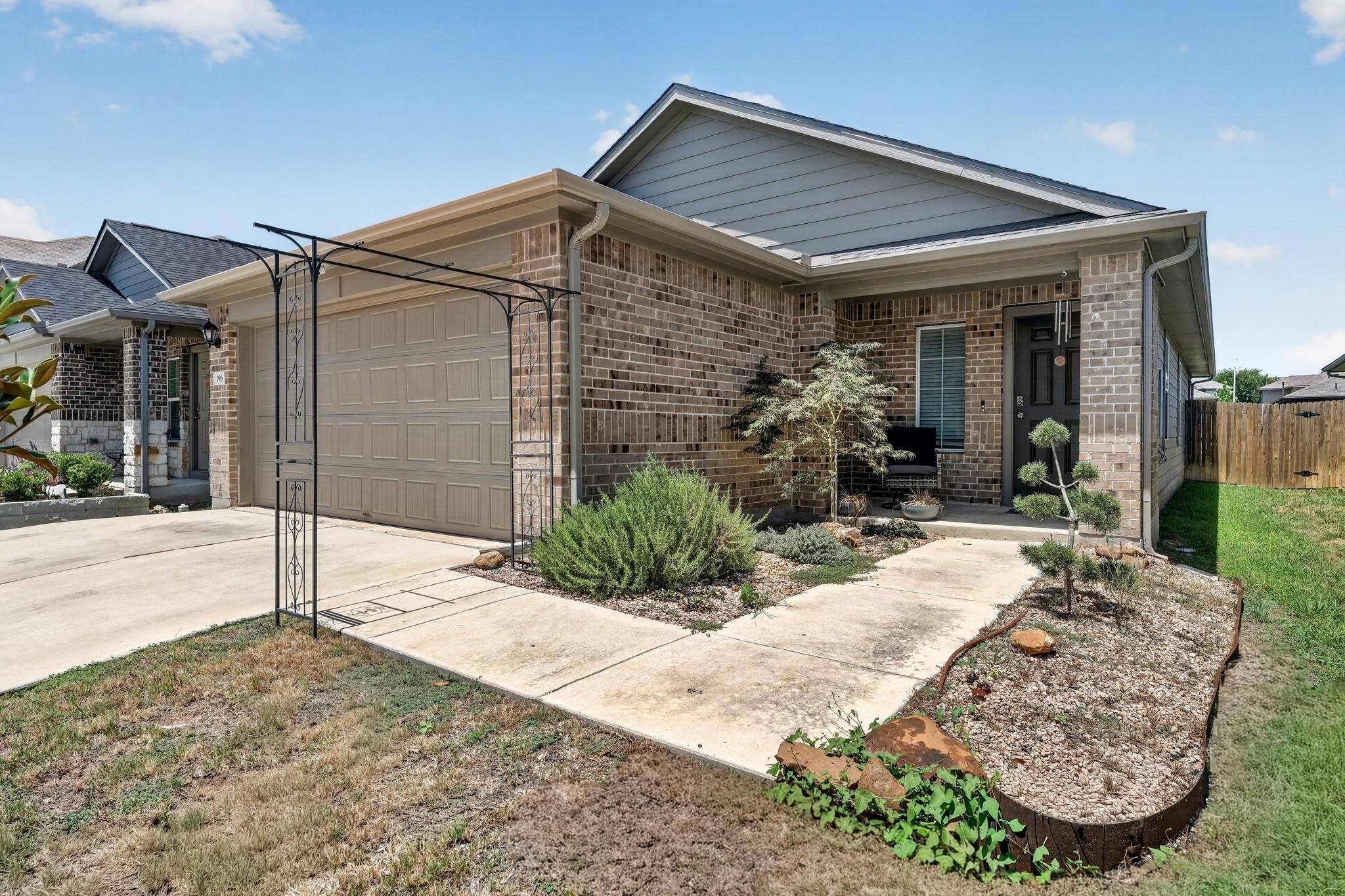 196 Harvest Creek DR, Uhland, TX 78640 photo 2