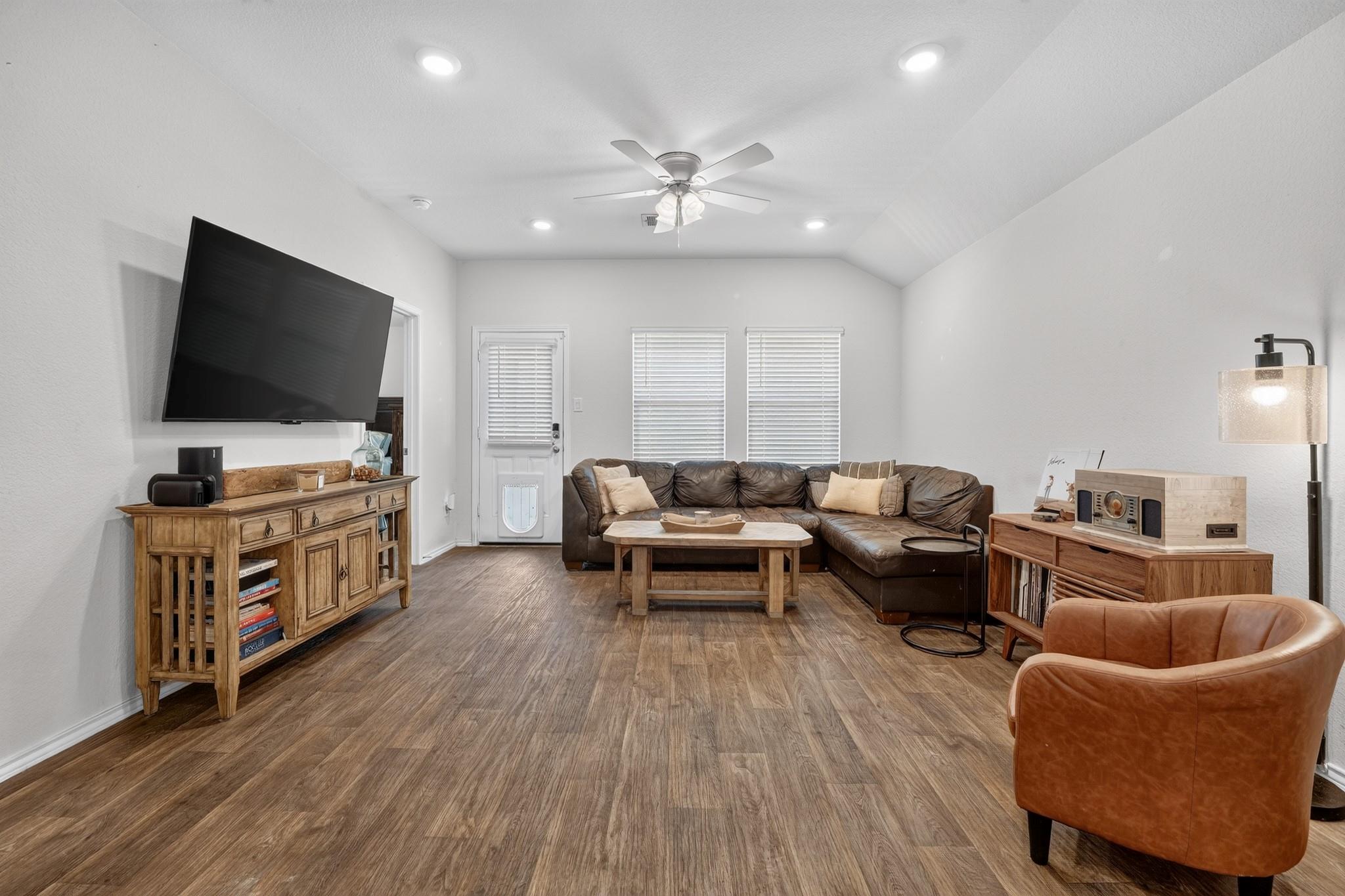 196 Harvest Creek DR, Uhland, TX 78640 photo 4