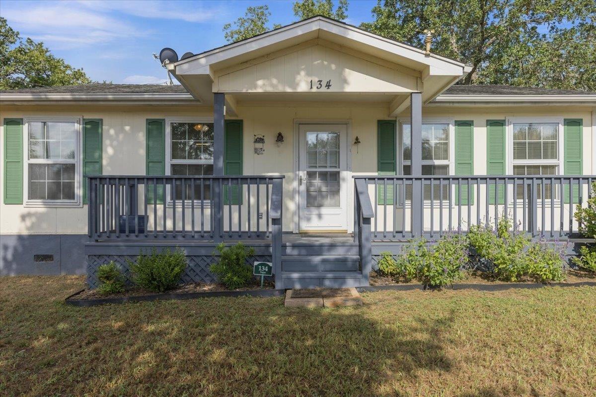 134 Tejas ST, Smithville, TX 78957 photo 4