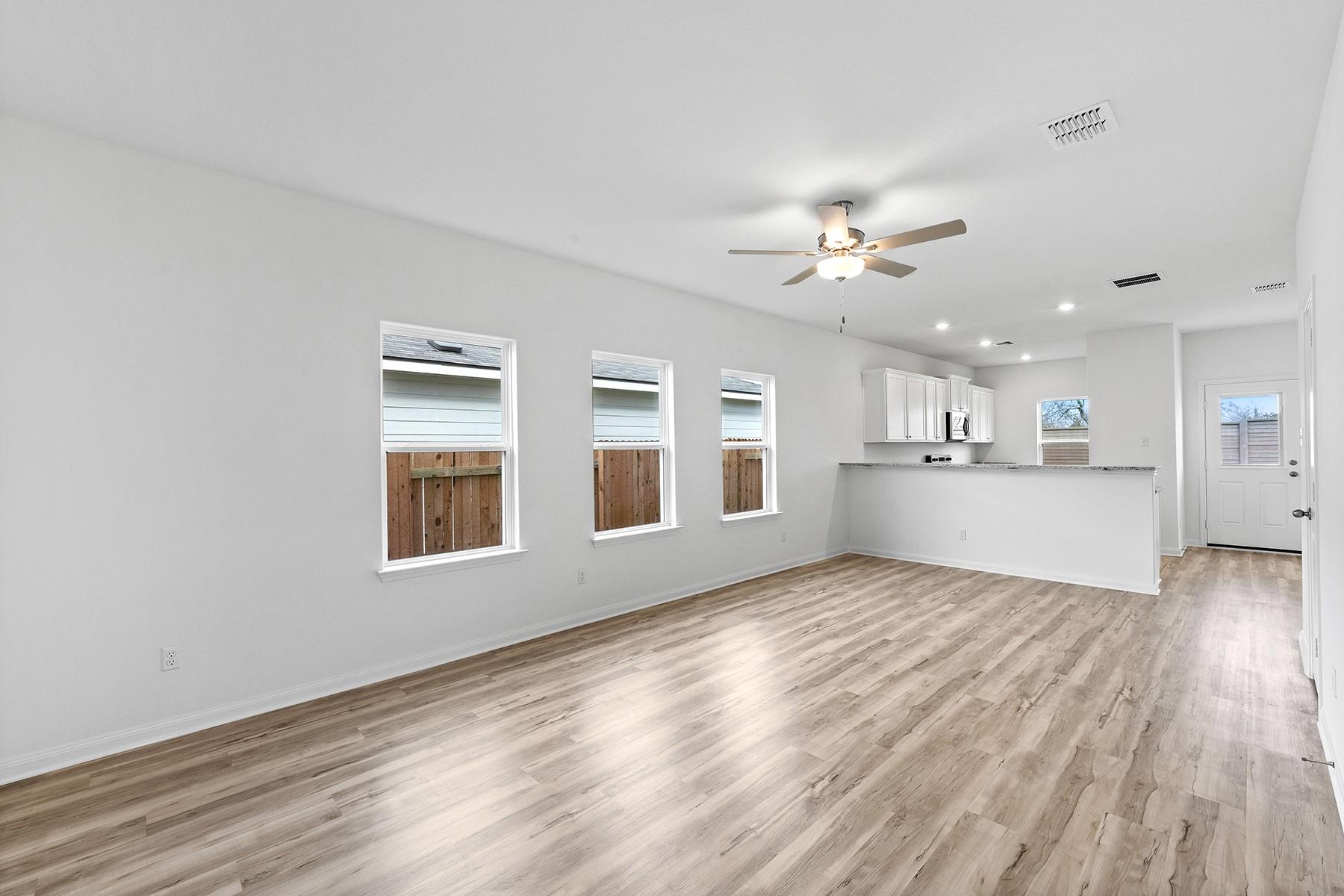 14405 Bonellis PASS, Elgin, TX 78621 photo 2
