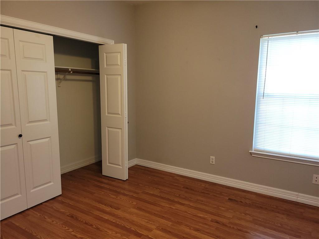 1501 Prather ST, Taylor, TX 76574 photo 3
