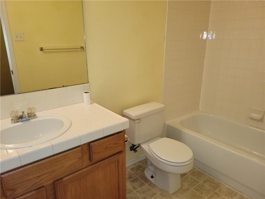 1501 Prather ST, Taylor, TX 76574 photo 4