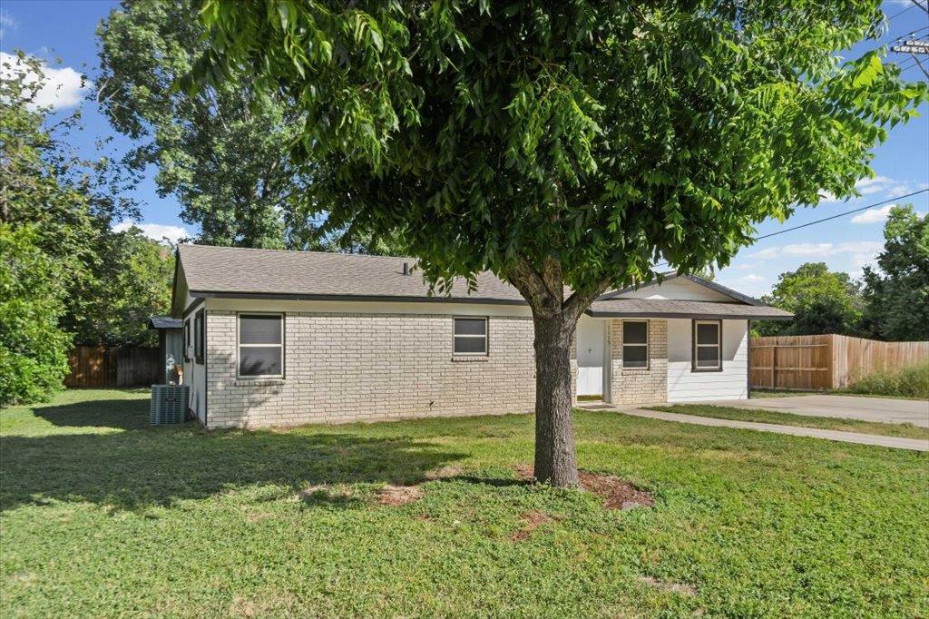 1115 Sycamore ST, San Marcos, TX 78666 photo 2