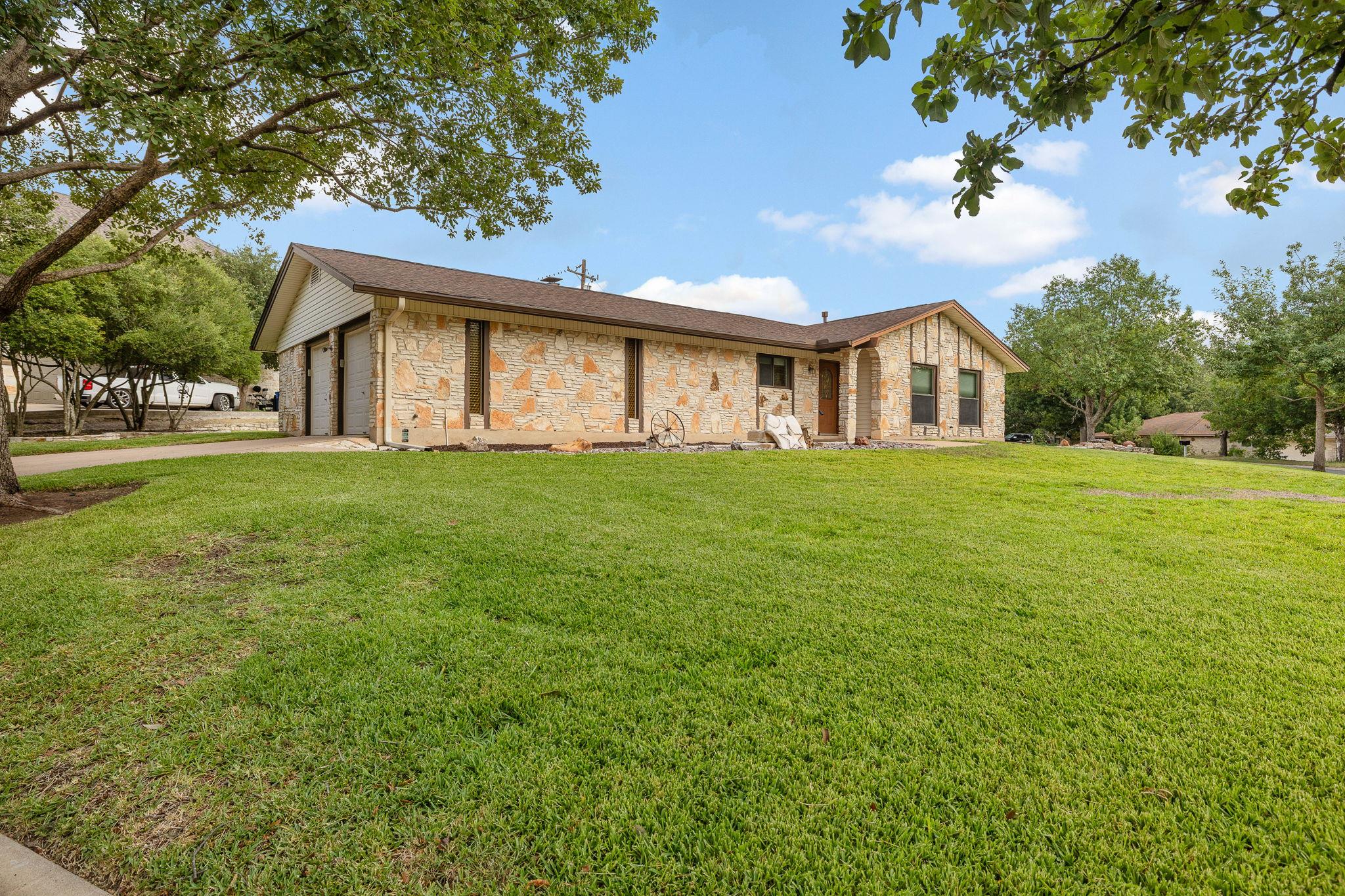 10608 Denell CIR, Austin, TX 78753 photo 2