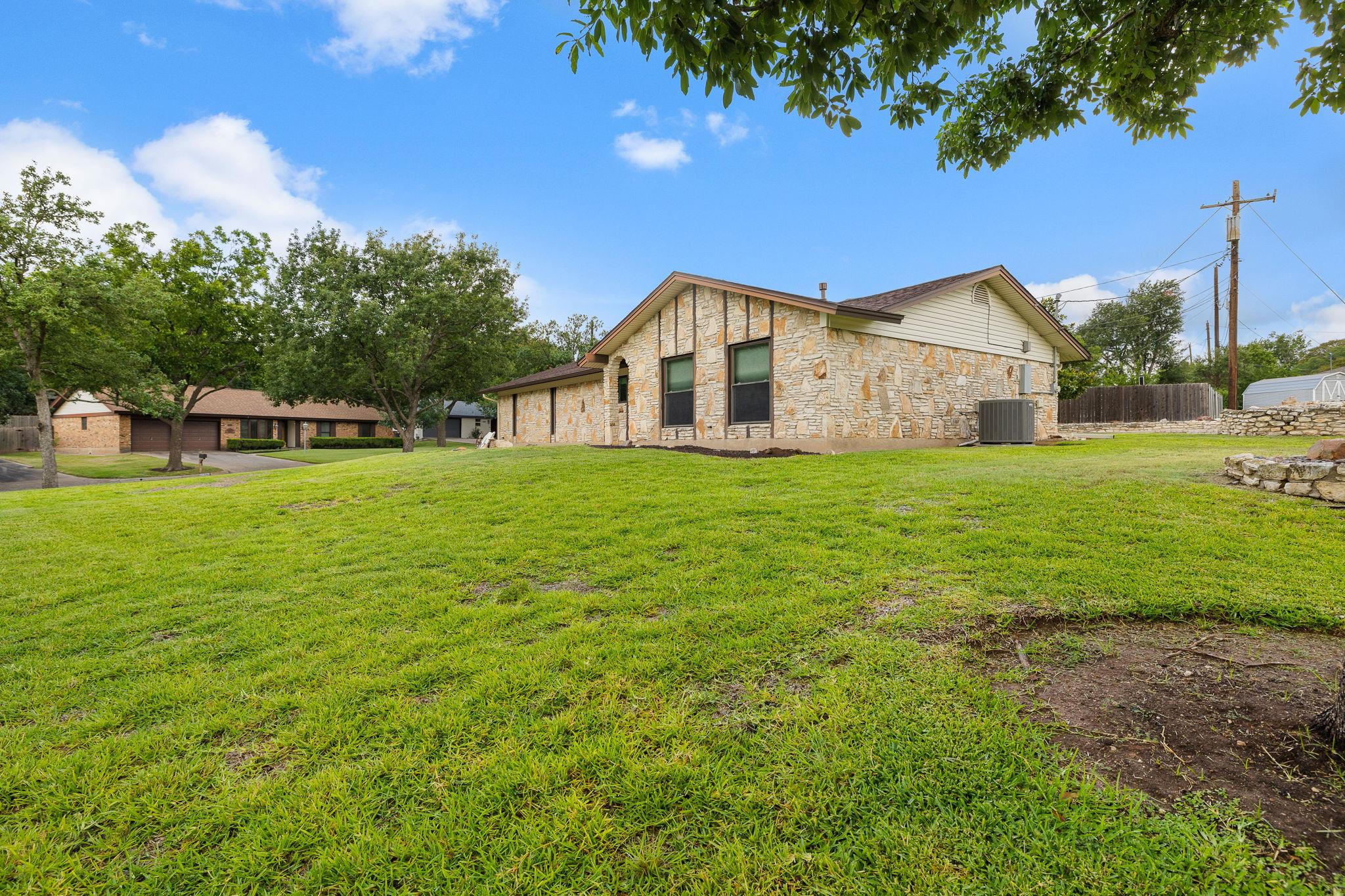 10608 Denell CIR, Austin, TX 78753 photo 3