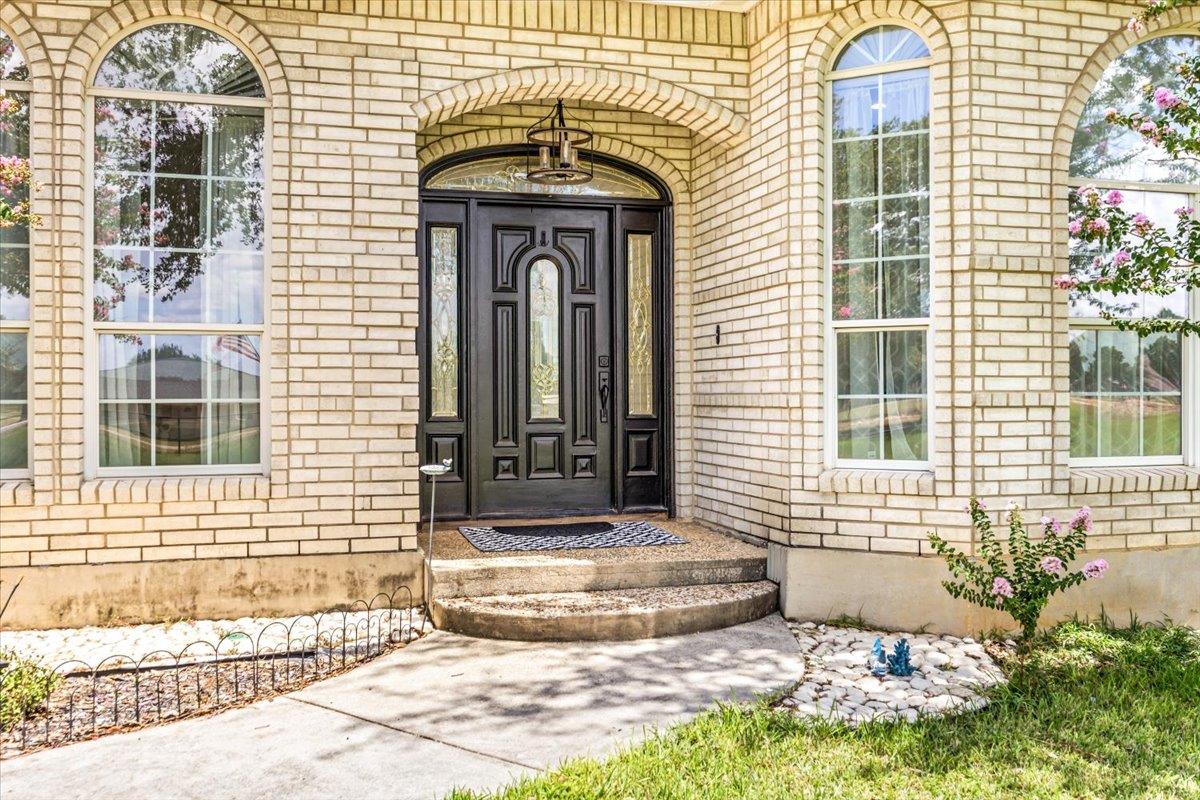 306 Kerry LN, Floresville, TX 78114 photo 3