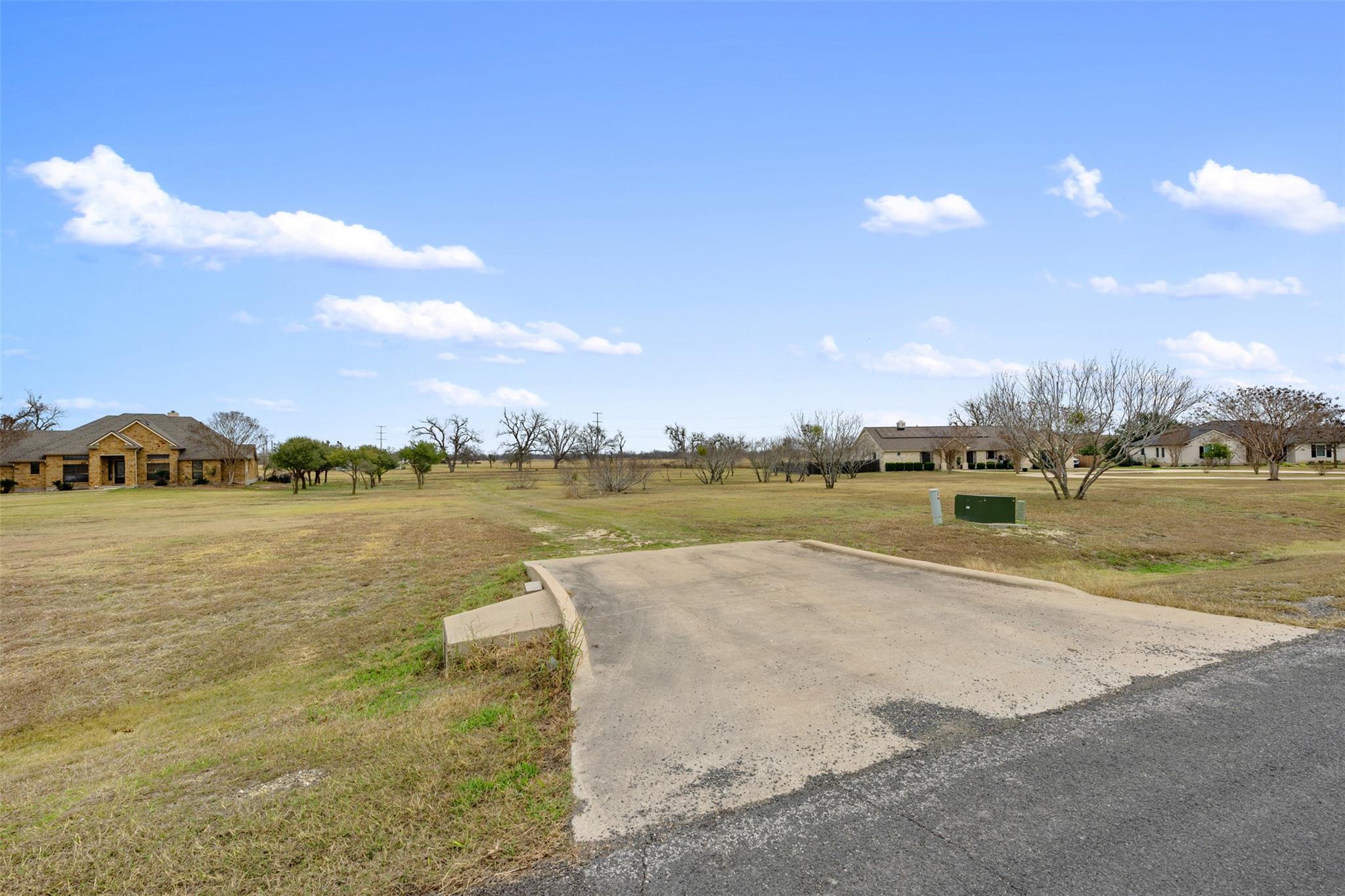 324 Apache PASS, Hutto, TX 78634 photo 2