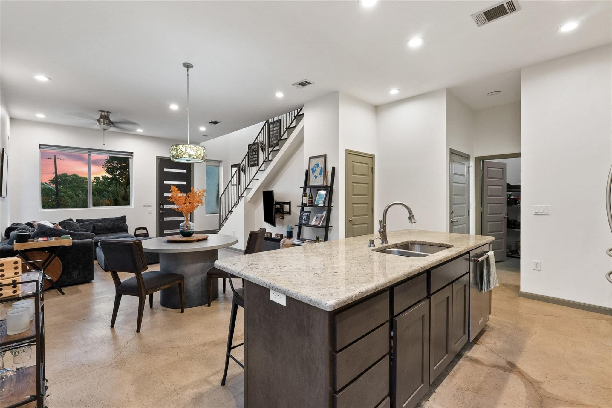 1158 Ridgeway DR #A, Austin, TX 78702 photo 5