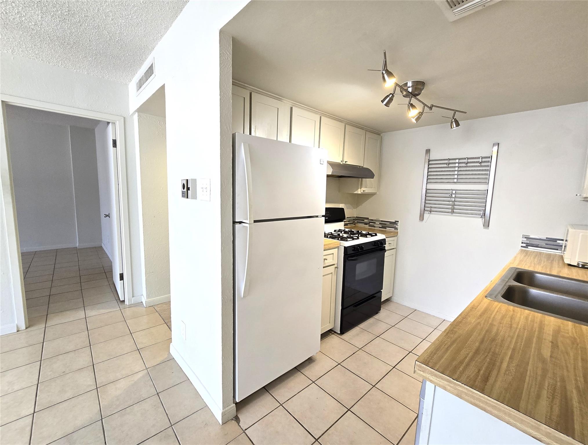 1800 Lavaca ST #A107, Austin, TX 78701 photo 2