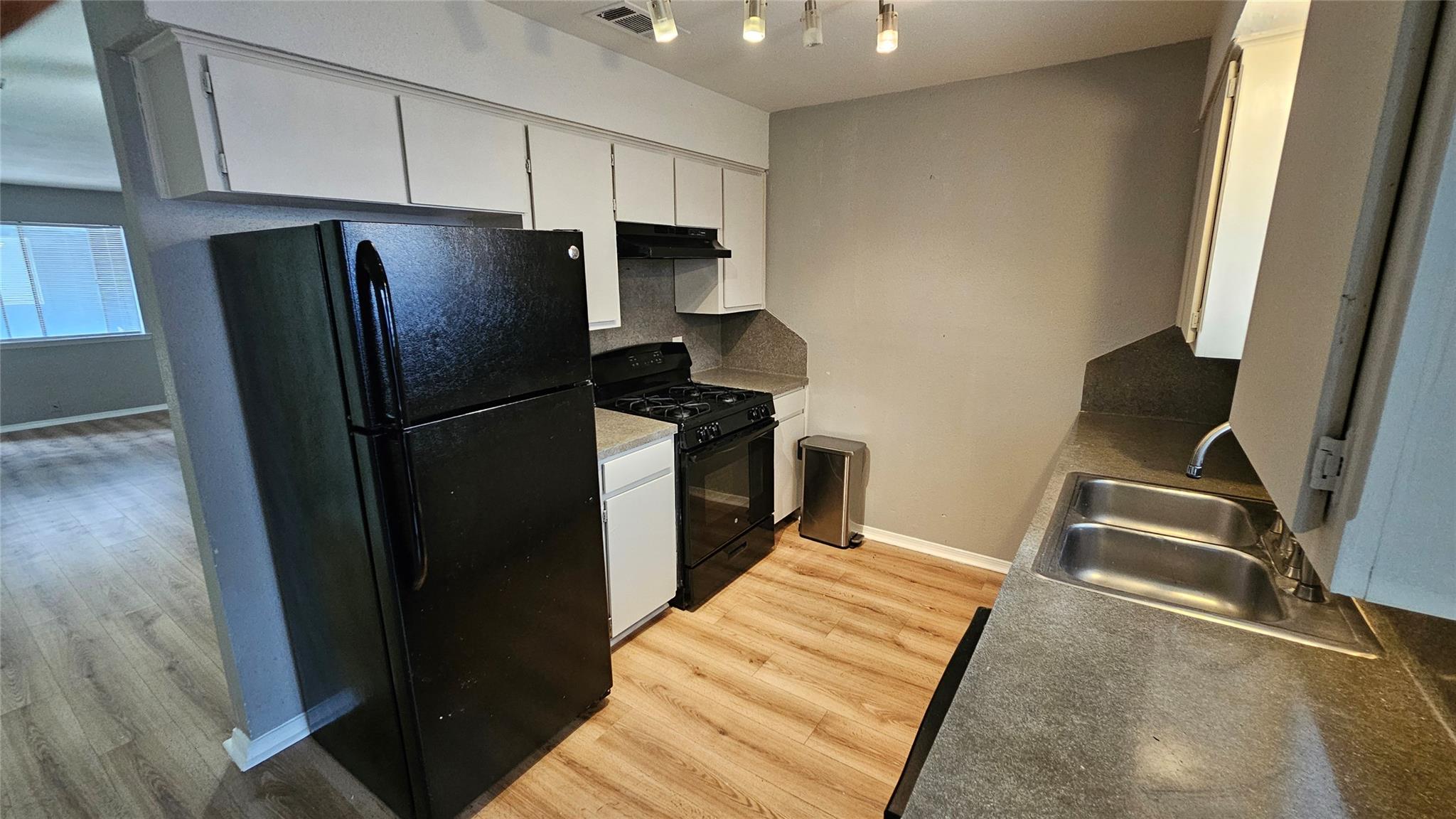 1320 Southport DR #B, Austin, TX 78704 photo 3