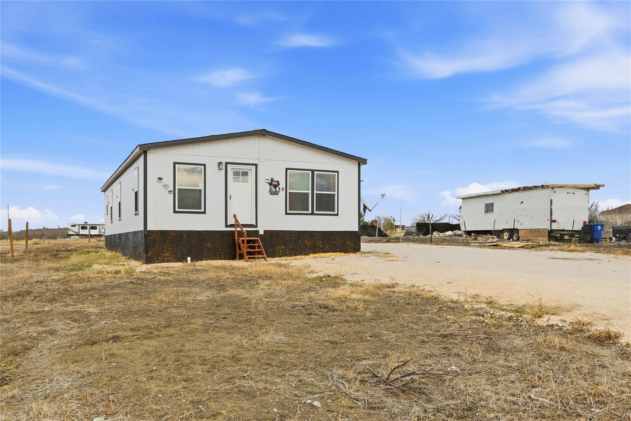 279 Pajarilla PASS, Del Valle, TX 78617 photo 2