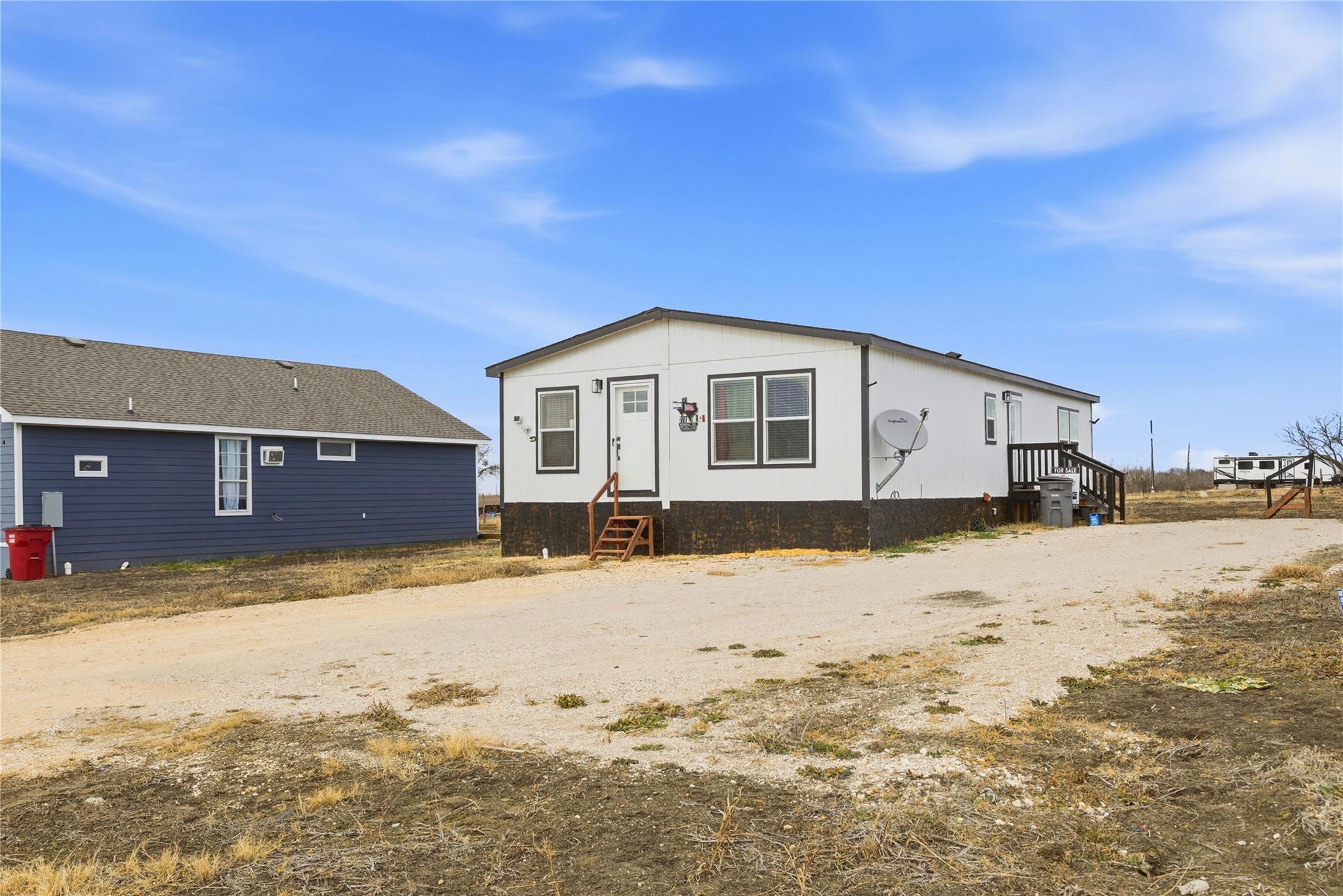 279 Pajarilla PASS, Del Valle, TX 78617 photo 3