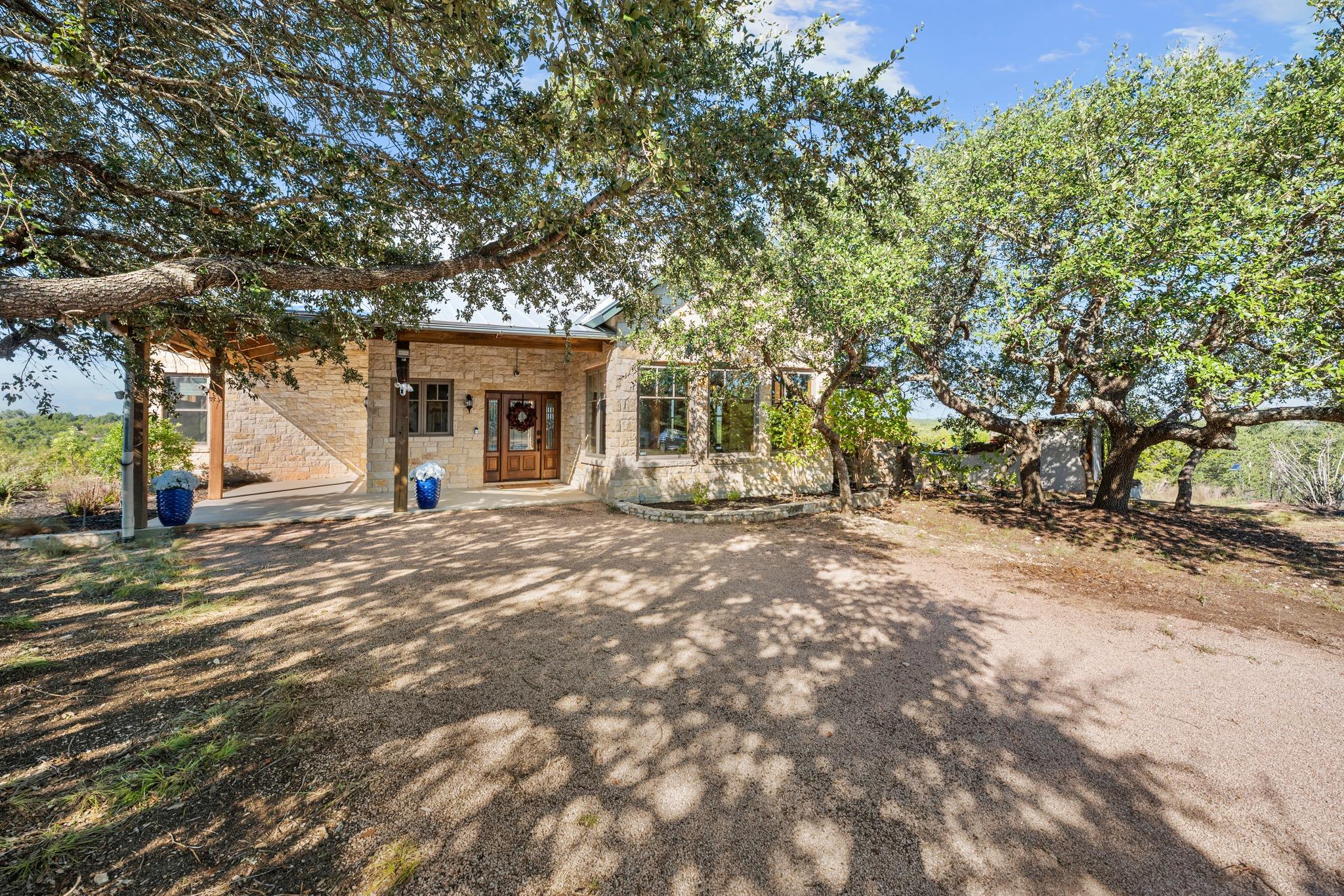 685 Hidden Creek DR, Dripping Springs, TX 78620 photo 2