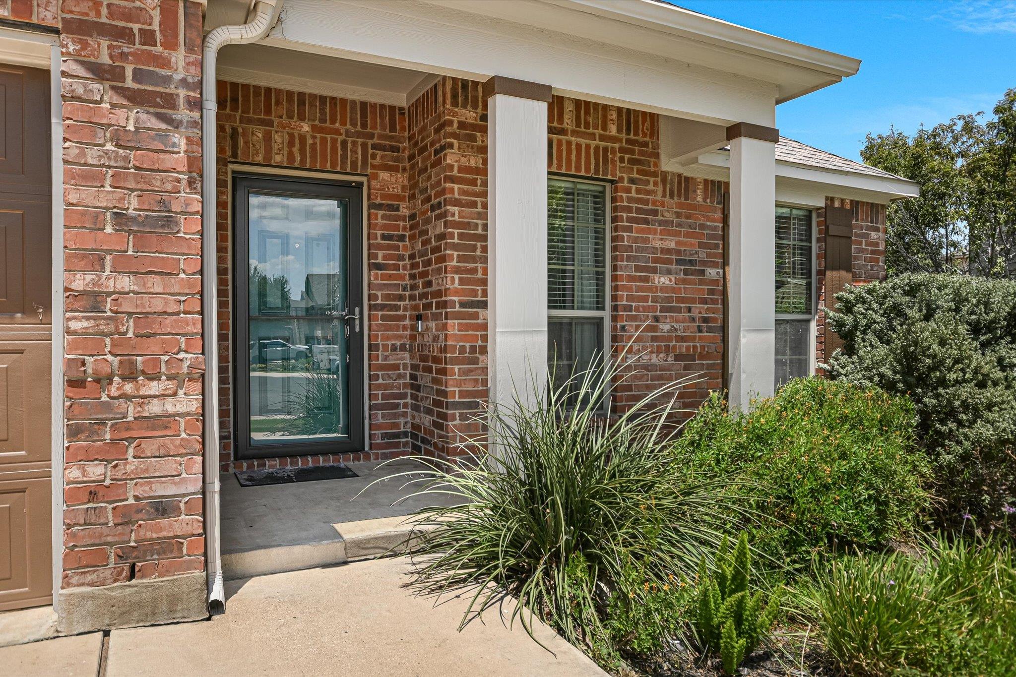 226 Animas DR, Georgetown, TX 78626 photo 2