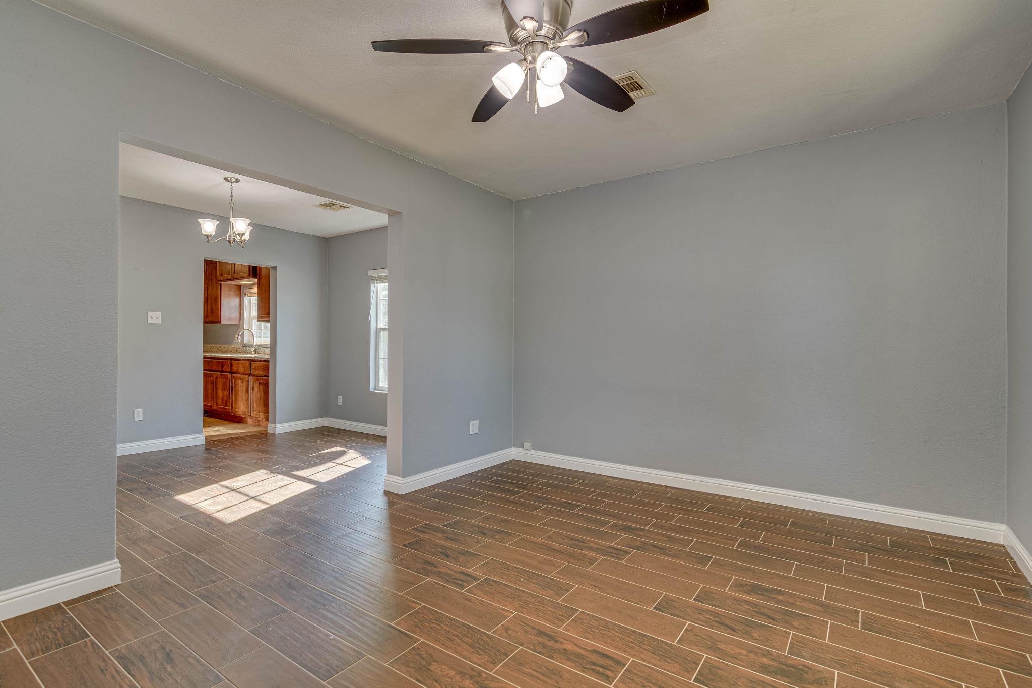 219 Davilla ST, Bartlett, TX 76511 photo 4