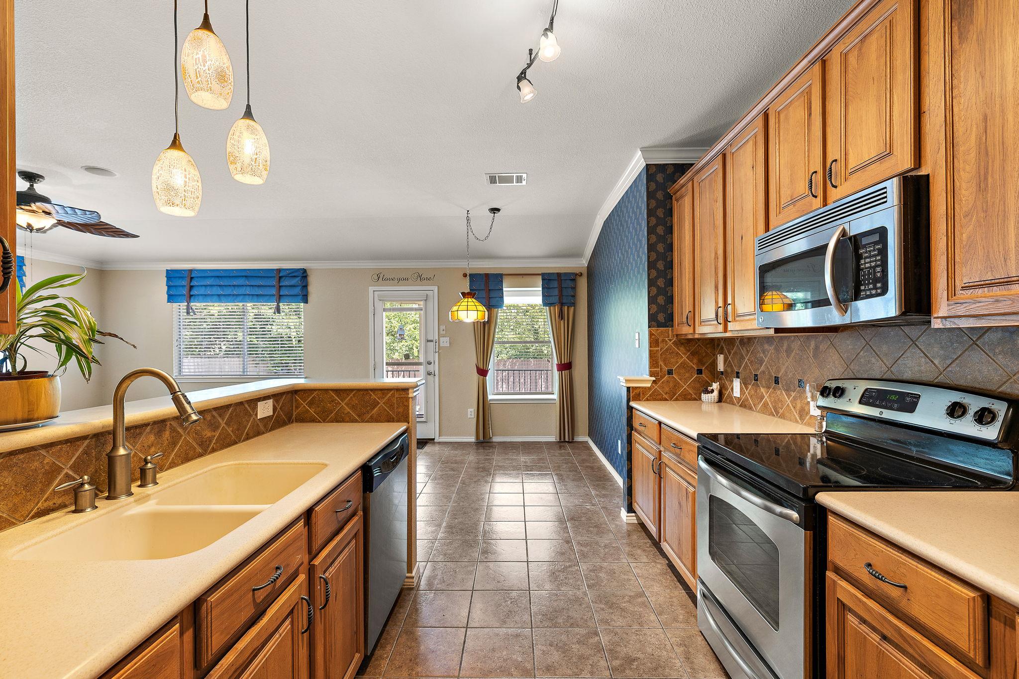 1105 SOUTH BROOK DR, Leander, TX 78641 photo 5