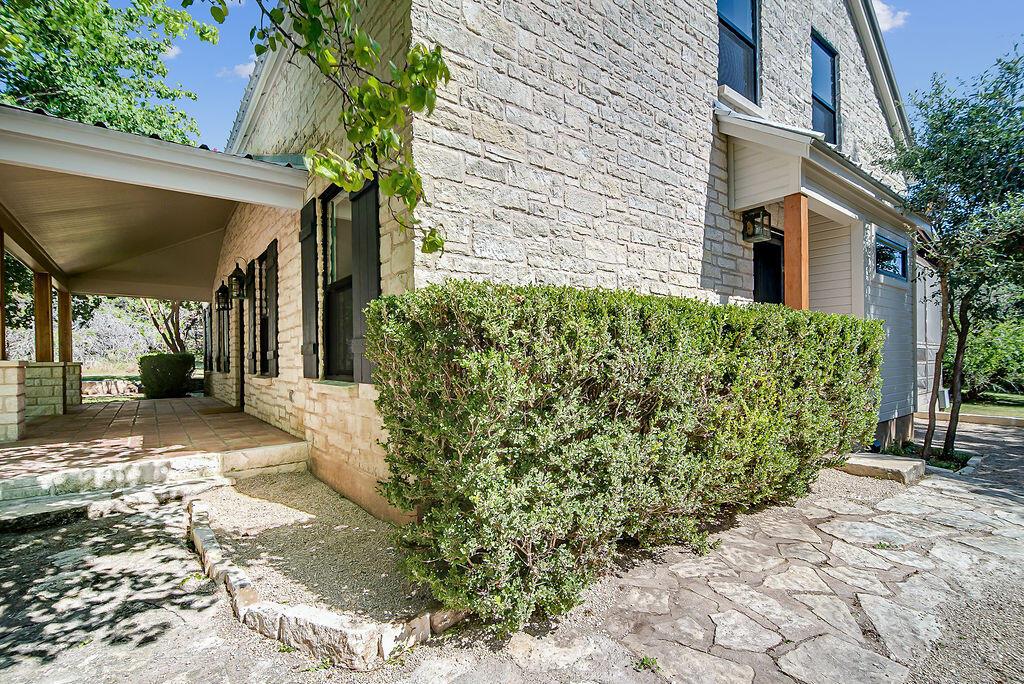 146 Hillside DR, Fredericksburg, TX 78624 photo 4